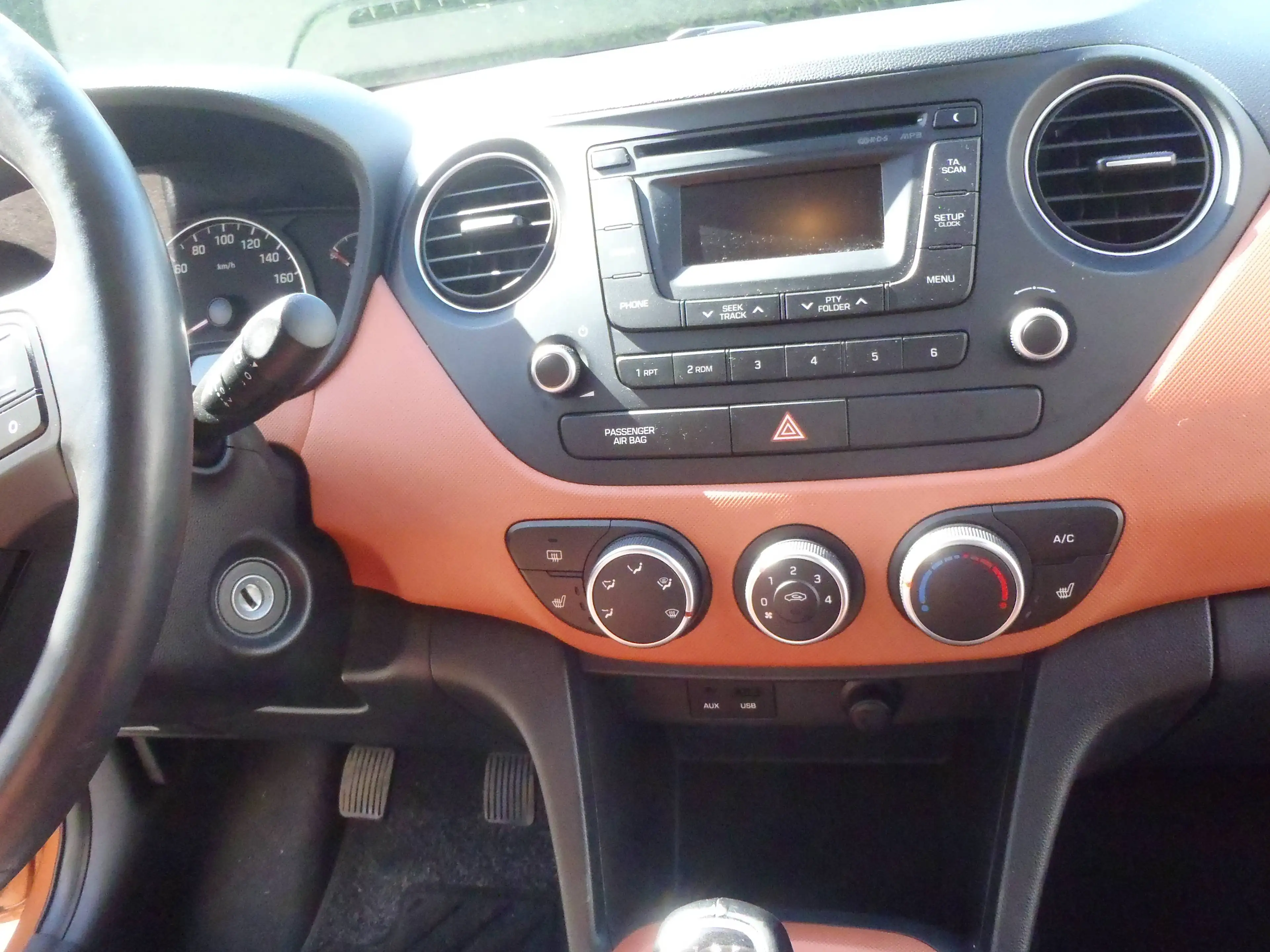 Hyundai i10 i10 1.0 Fifa World Cup Edition Klima — photo 11