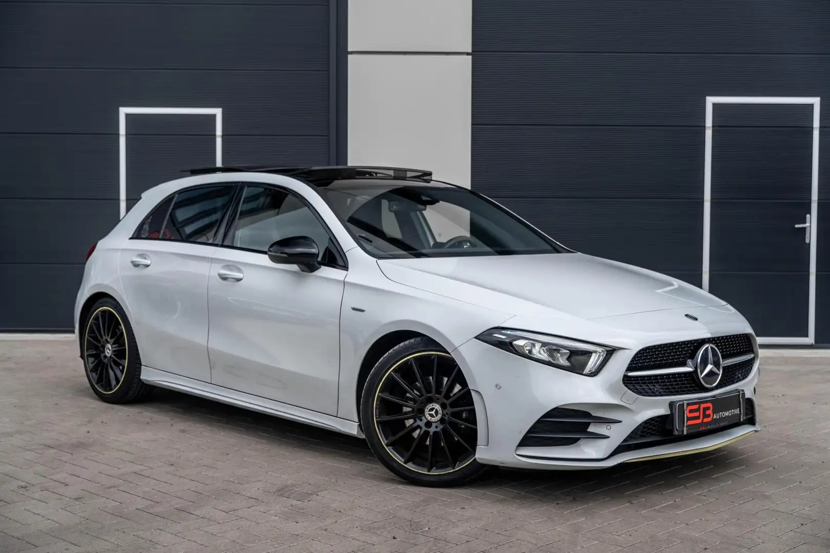 Mercedes-Benz A 200 AMG Edition Sfeer|Carmera|Pano|Bomvol! Wit - 1