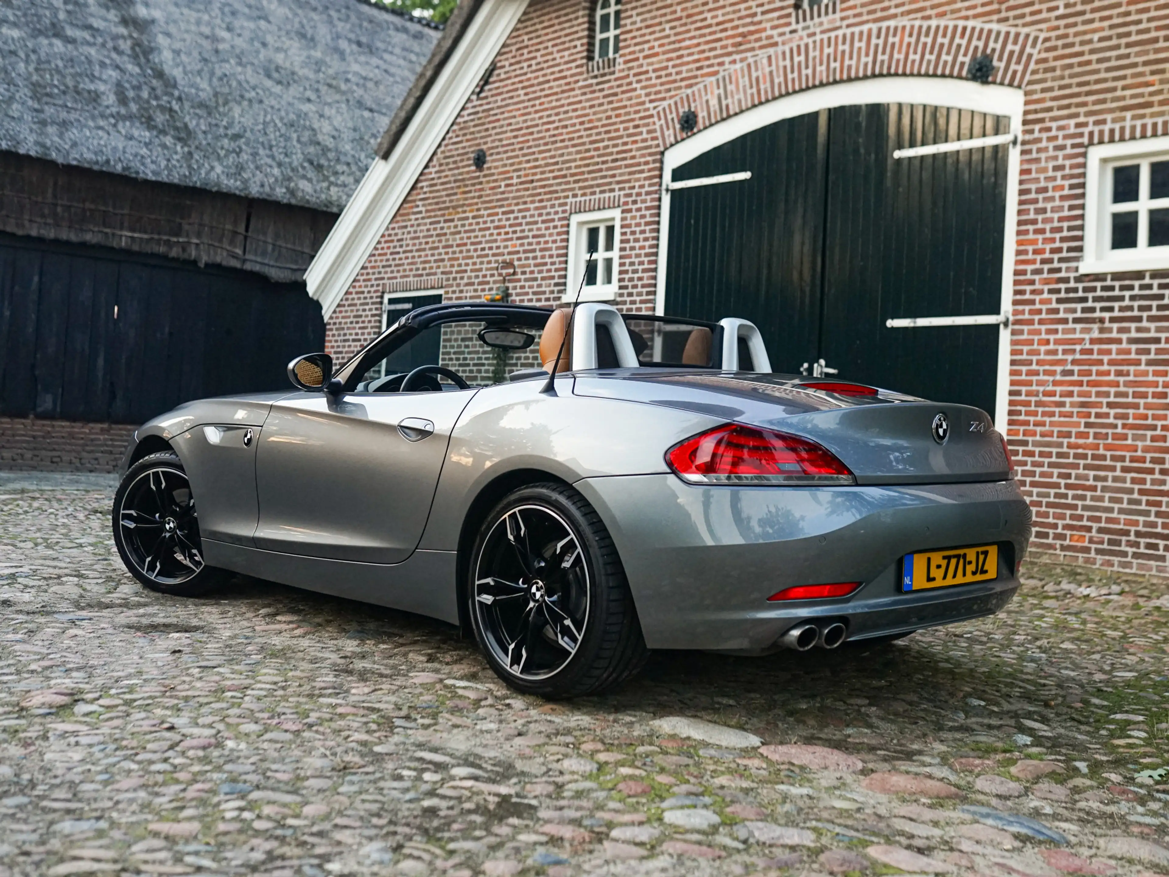 BMW Z4 [E89] sDrive23i Aut. Executive l Cruise l HiFi l B — photo 2