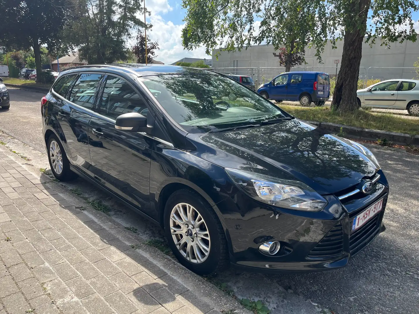 Ford Focus Focus 1.0 EcoBoost Business Edition+ Zwart - 1