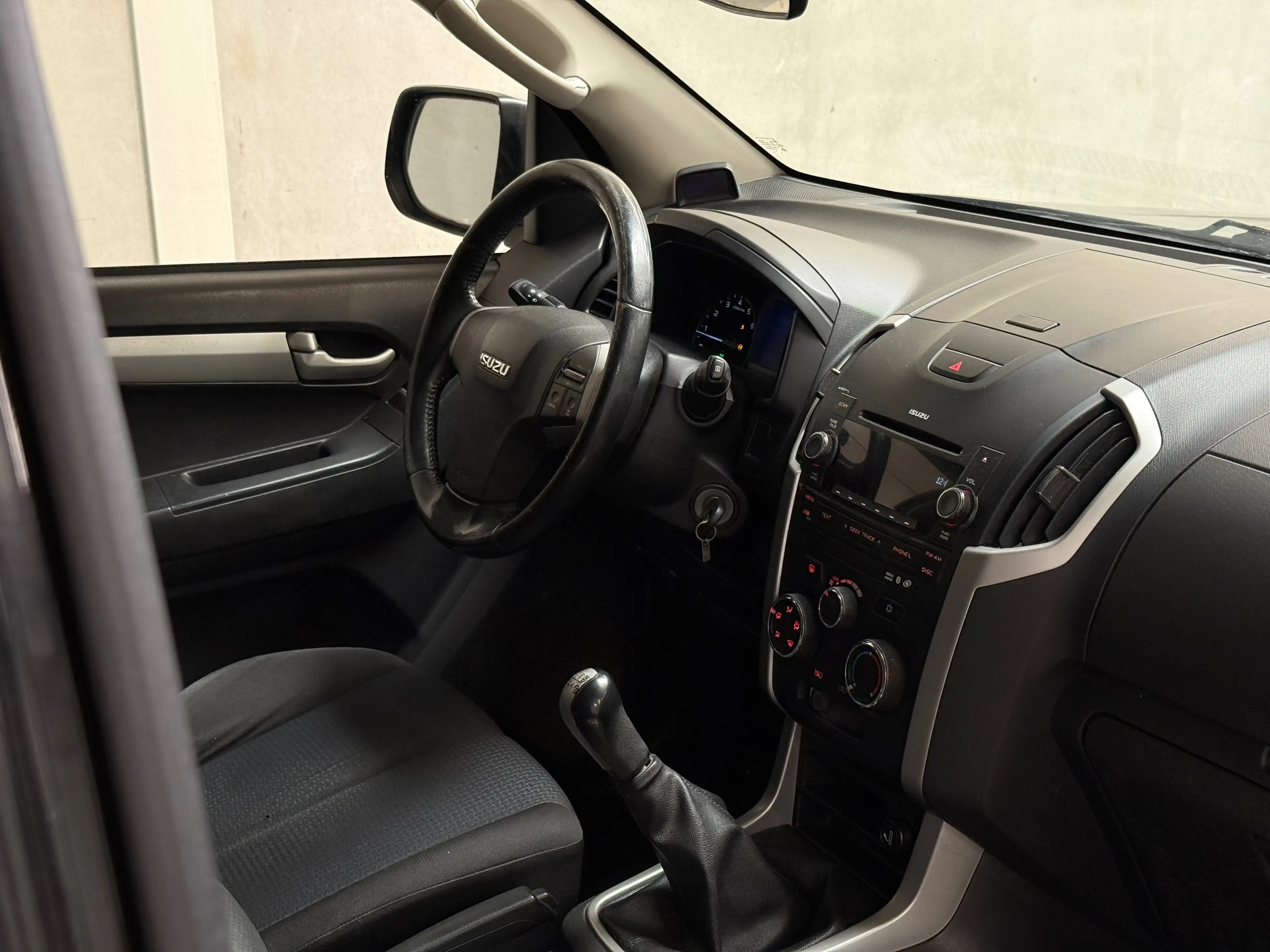 Isuzu D-Max 2.5 Turbo Di 4WD LS // Airco // 1er Pro — photo 6
