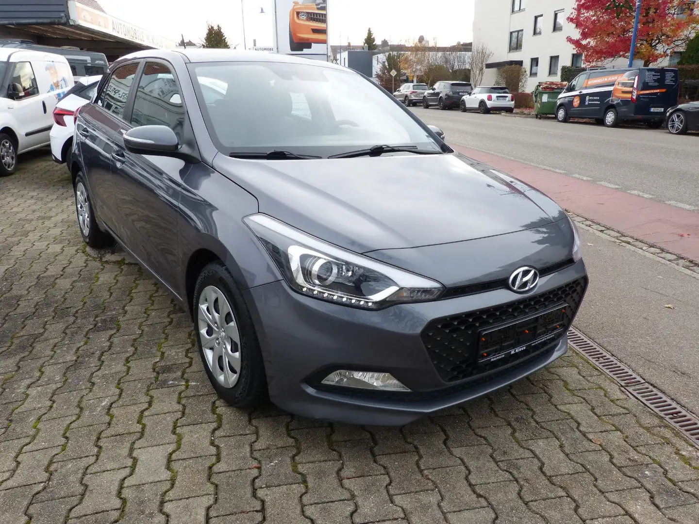 Hyundai i20 Trend AUT. NAVI KAMERA SHZ LHZ PDC ALU Grau - 2