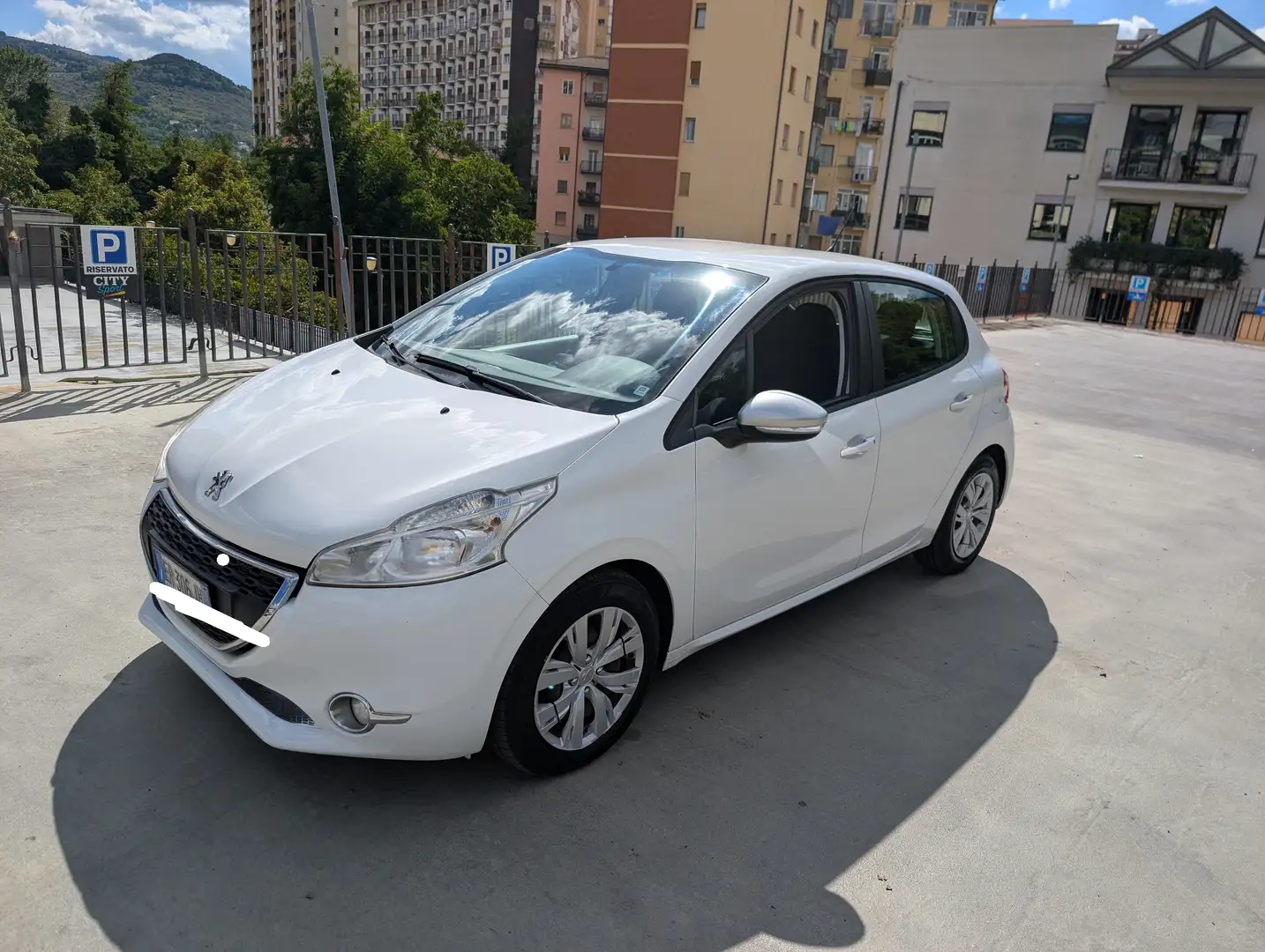 Peugeot 208 208 I 2012 5p 1.4 hdi 8v Active Weiß - 1