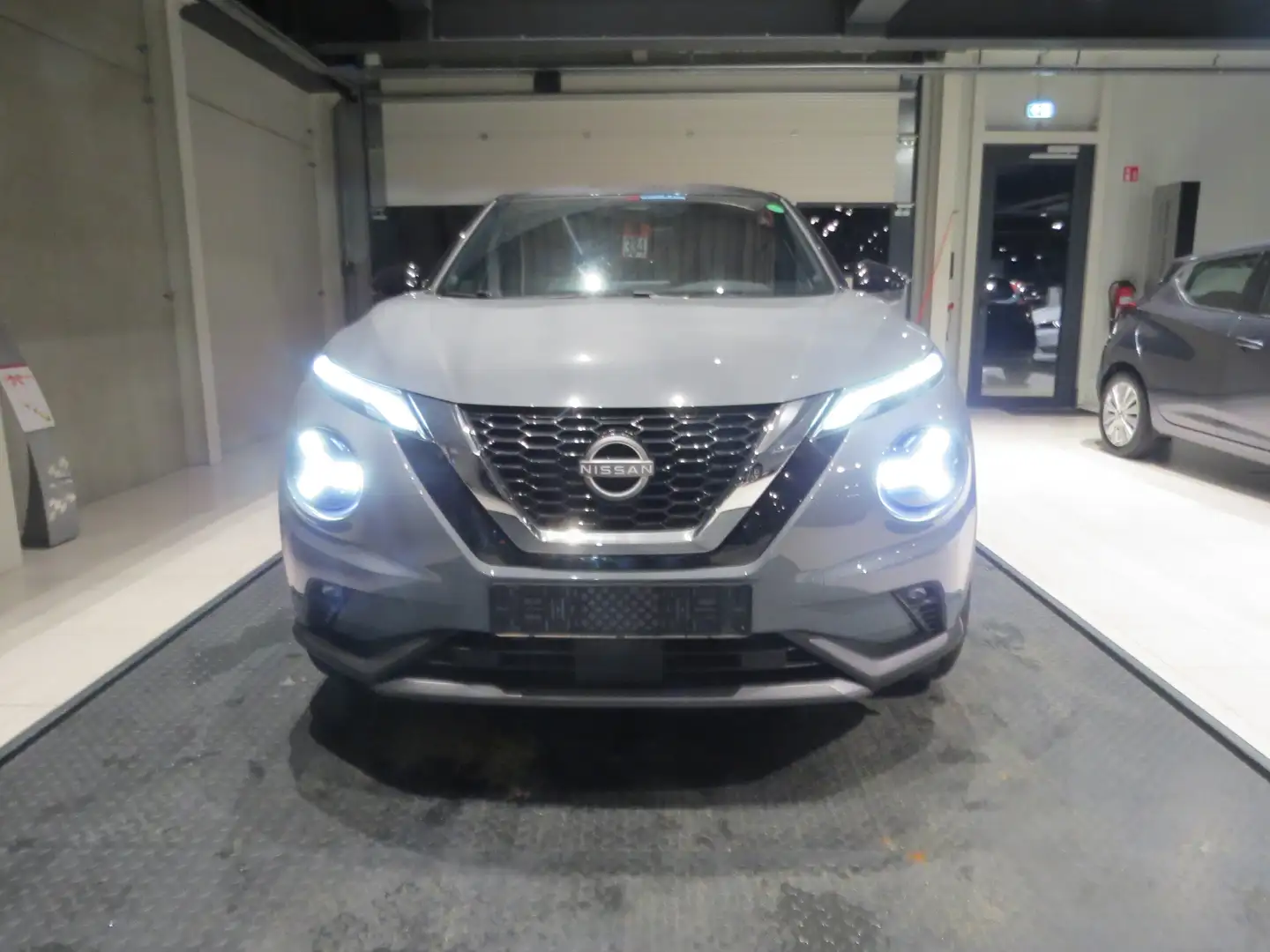 Nissan Juke Juke 1.0 DIG-T N-Design Grau - 2