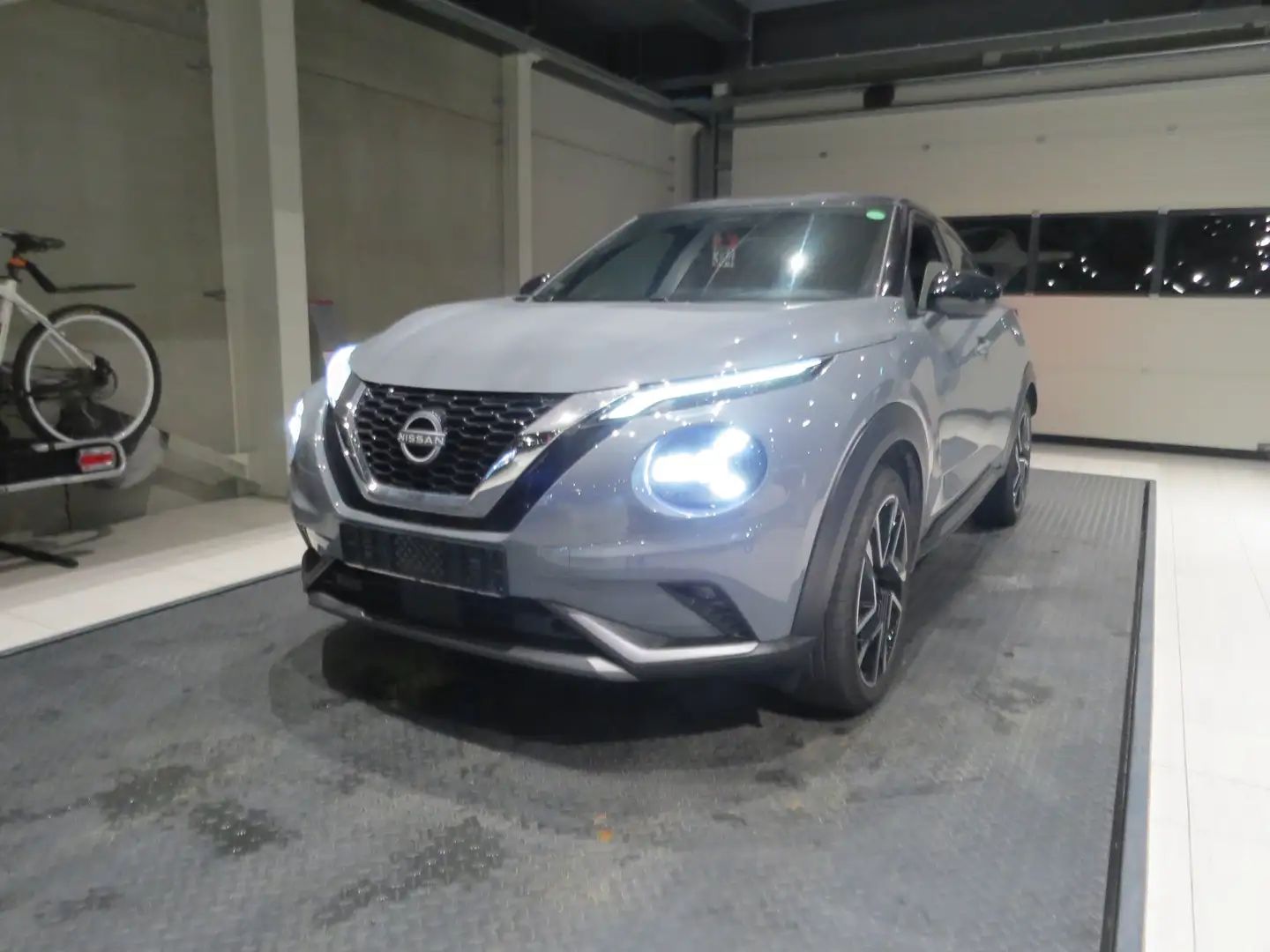 Nissan Juke Juke 1.0 DIG-T N-Design Grau - 1