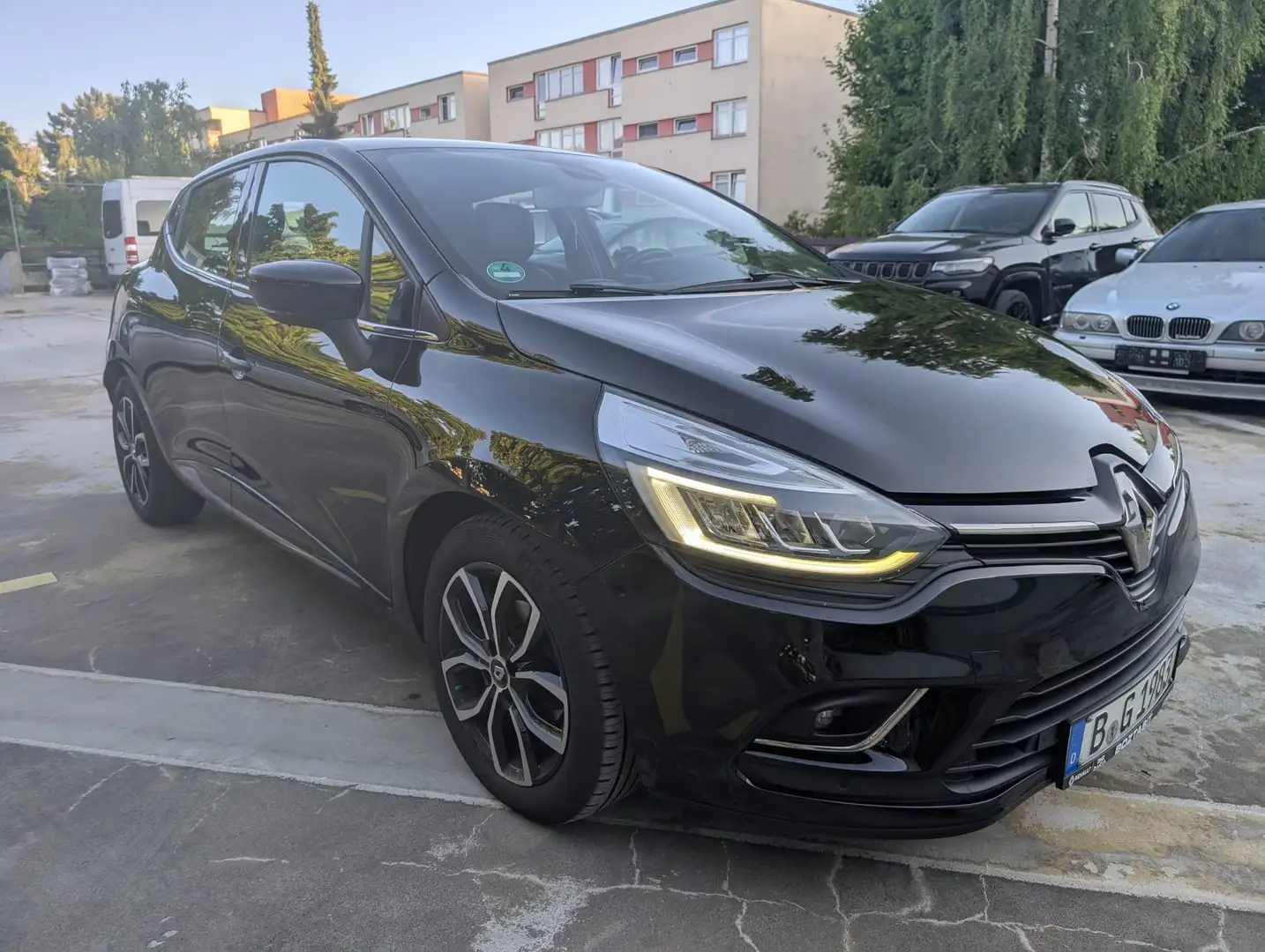 Renault Clio Intens Schwarz - 1