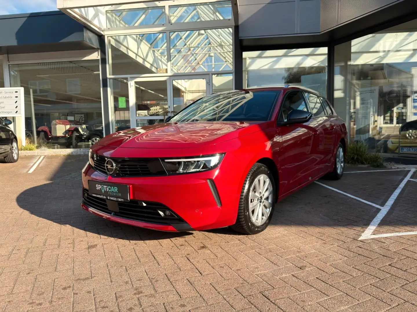Opel Astra L Sports Tourer Elegance 1.2i Turbo Rouge - 1