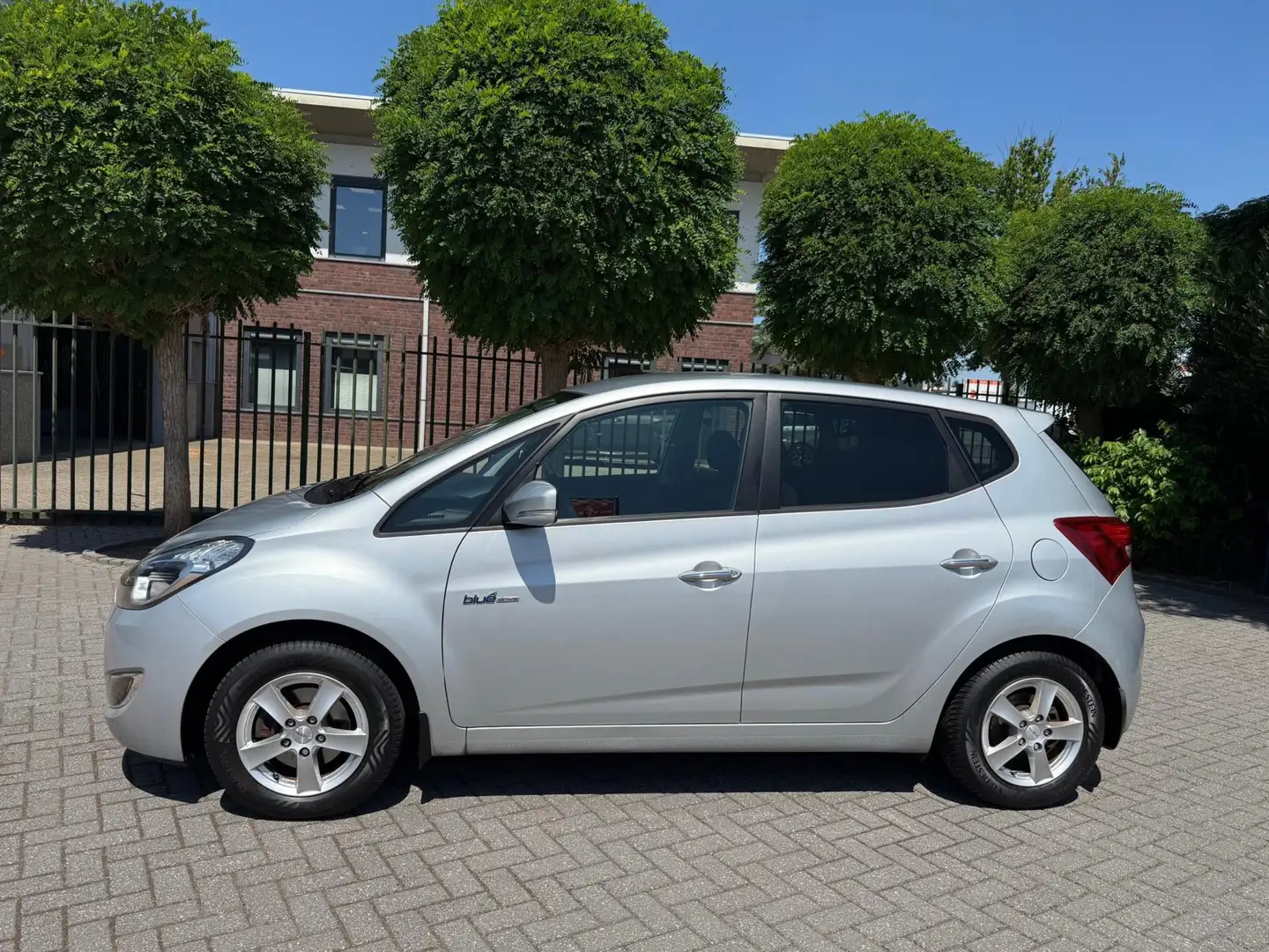 Hyundai iX20 1.4i i-Motion, AIRCO, Isofix, LM-velgen 15", Trekh Grijs - 2