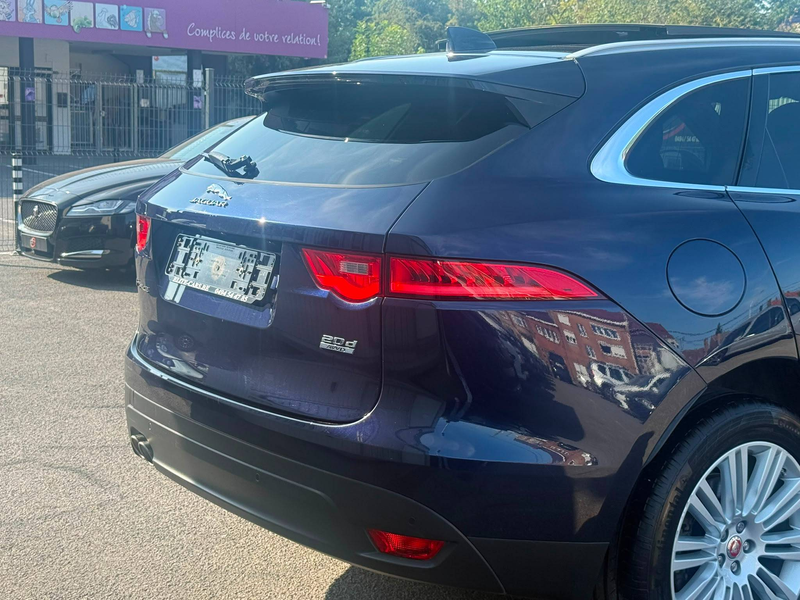Jaguar F-Pace F-Pace 2.0 D AWD / FULL OPTIONS / CUIR / TOIT / MERIDIAN / CAMERA — photo 6