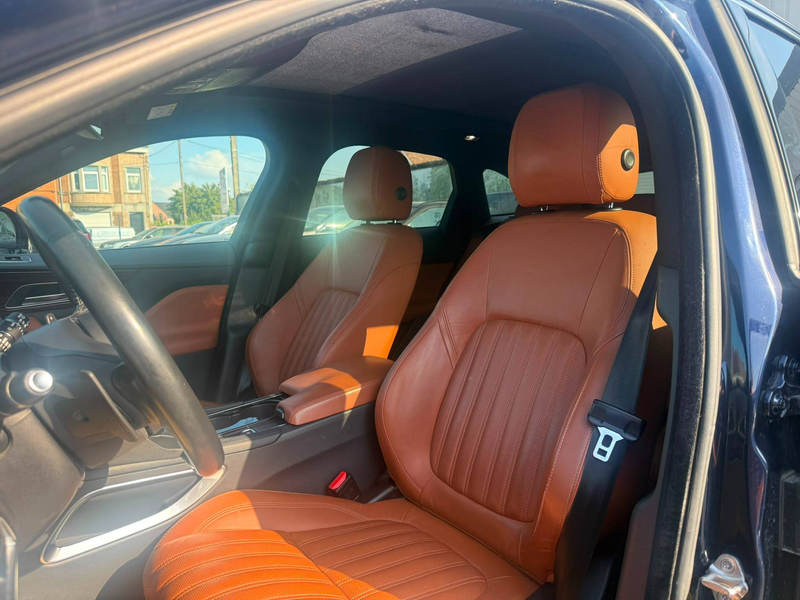 Jaguar F-Pace F-Pace 2.0 D AWD / FULL OPTIONS / CUIR / TOIT / MERIDIAN / CAMERA — photo 14
