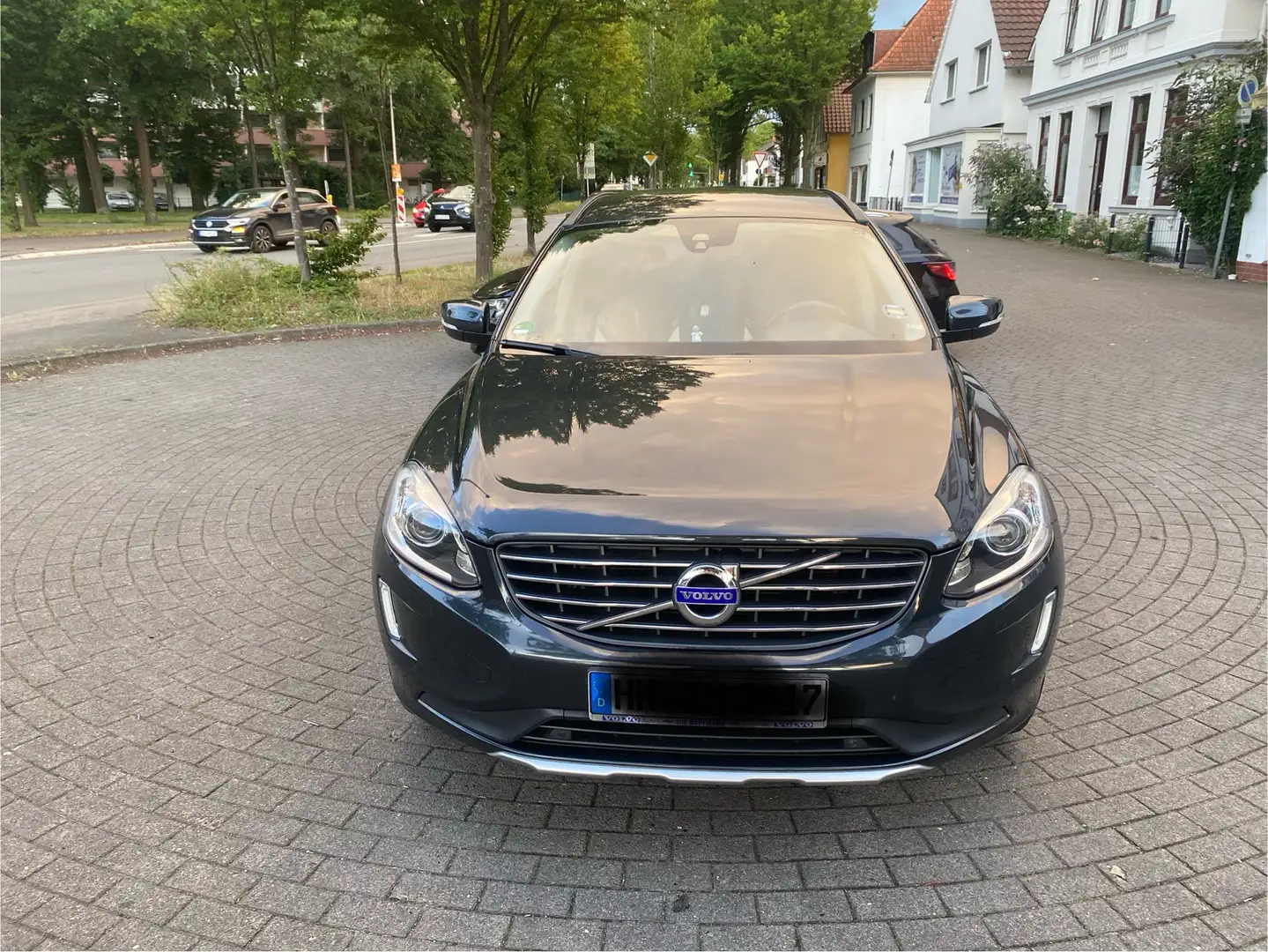 Volvo XC60 D4 Geartronic Momentum - 1