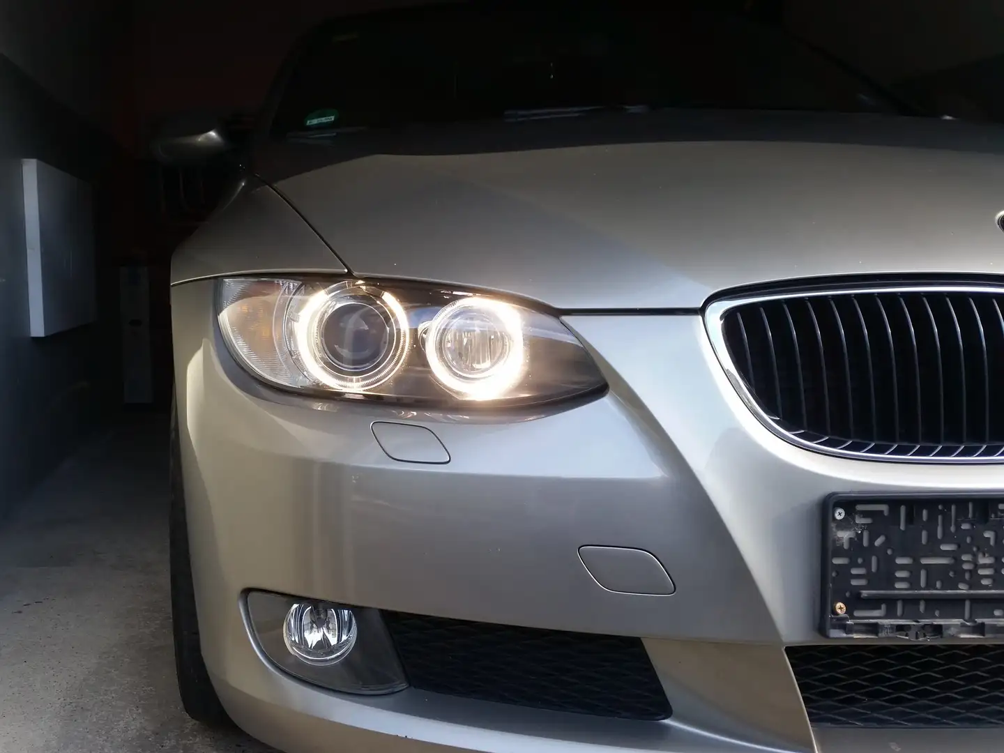 BMW 320 BMW E93 sehr gepflegt/2Hand/Garagenpkw/Liebhaber Beige - 1