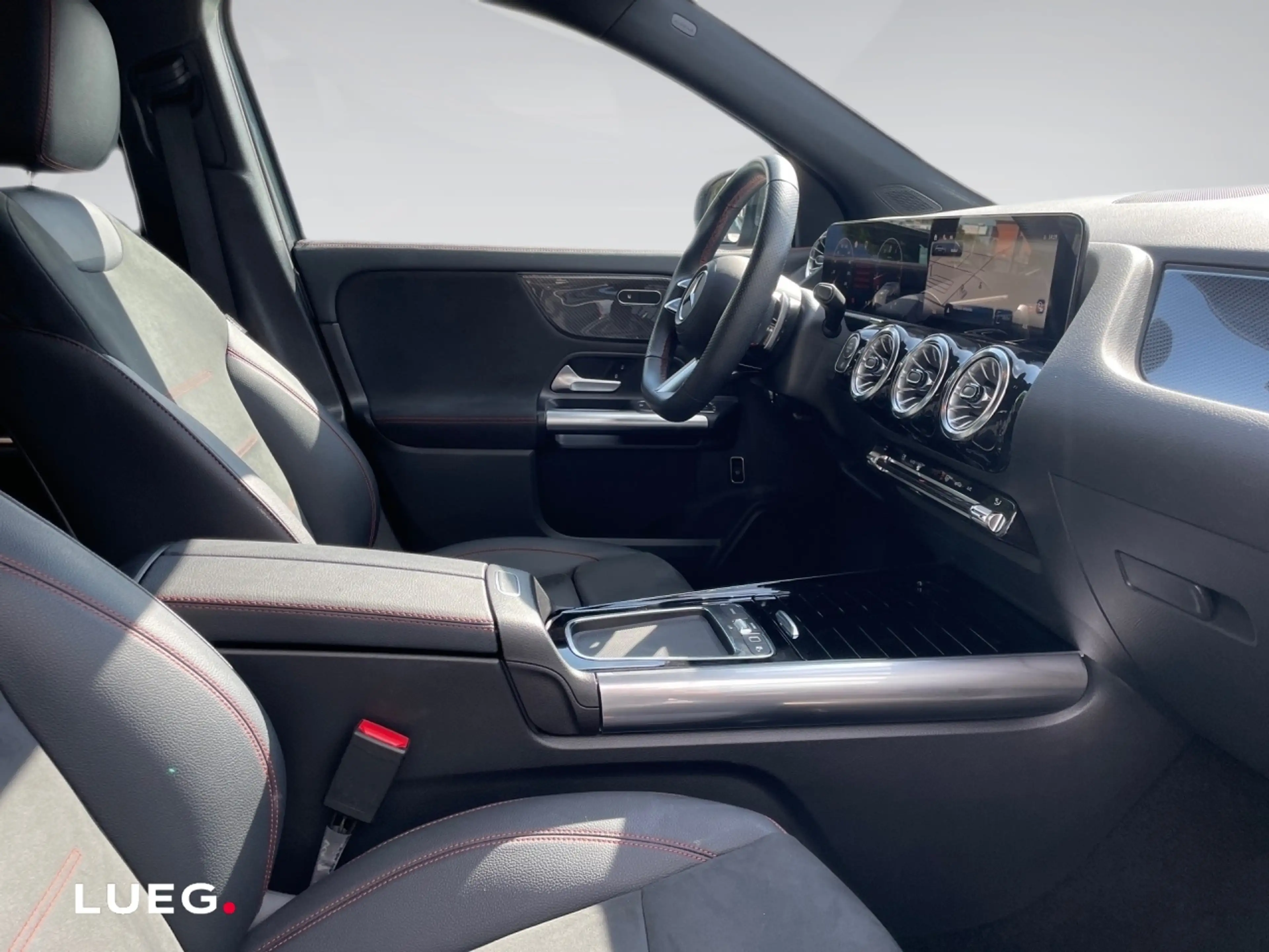Mercedes-Benz GLA 200 AMG+RÜCKFK+LENKRHZ+KEYLESS+EL HECKKL+LED — photo 9