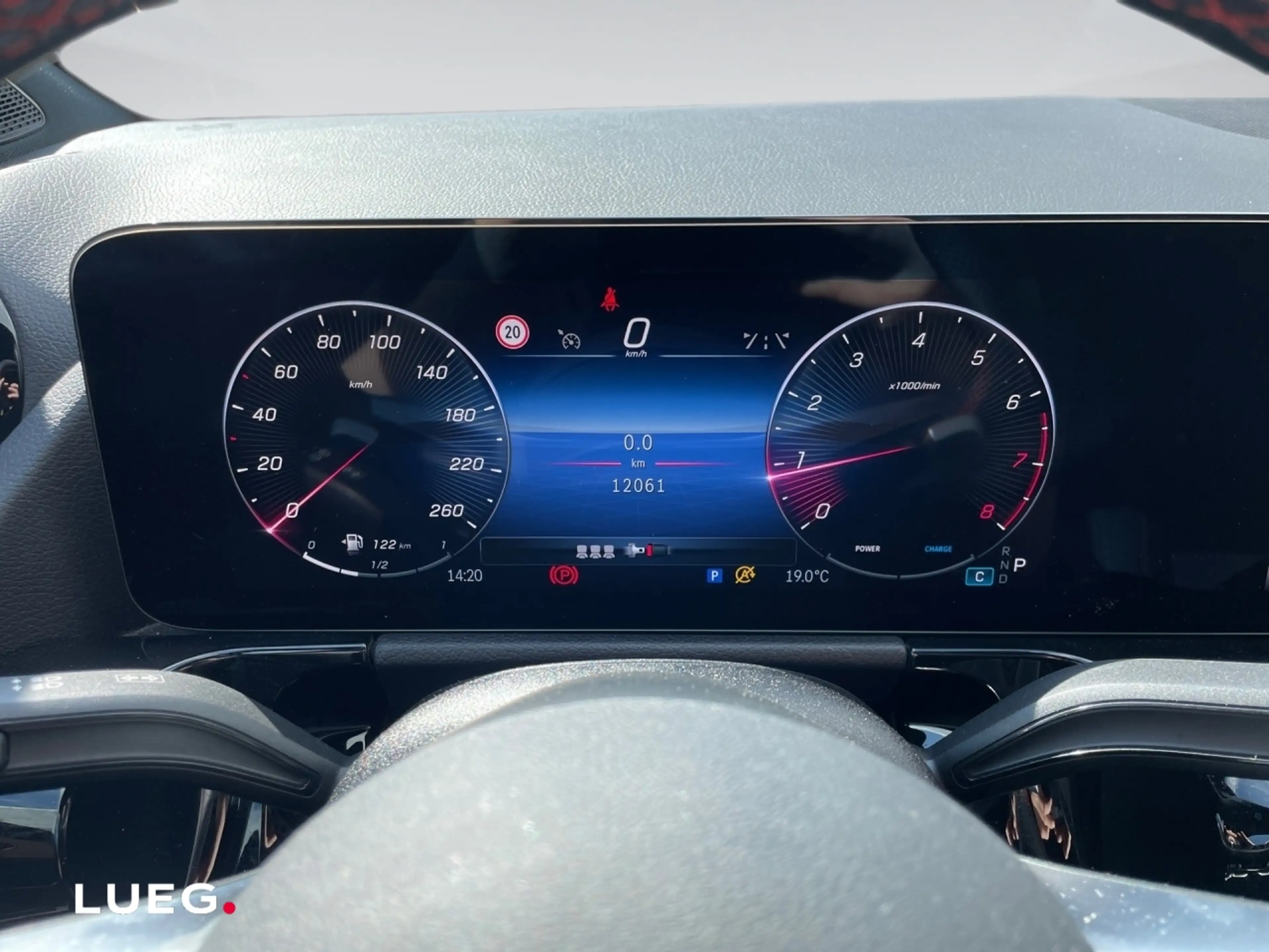 Mercedes-Benz GLA 200 AMG+RÜCKFK+LENKRHZ+KEYLESS+EL HECKKL+LED — photo 15