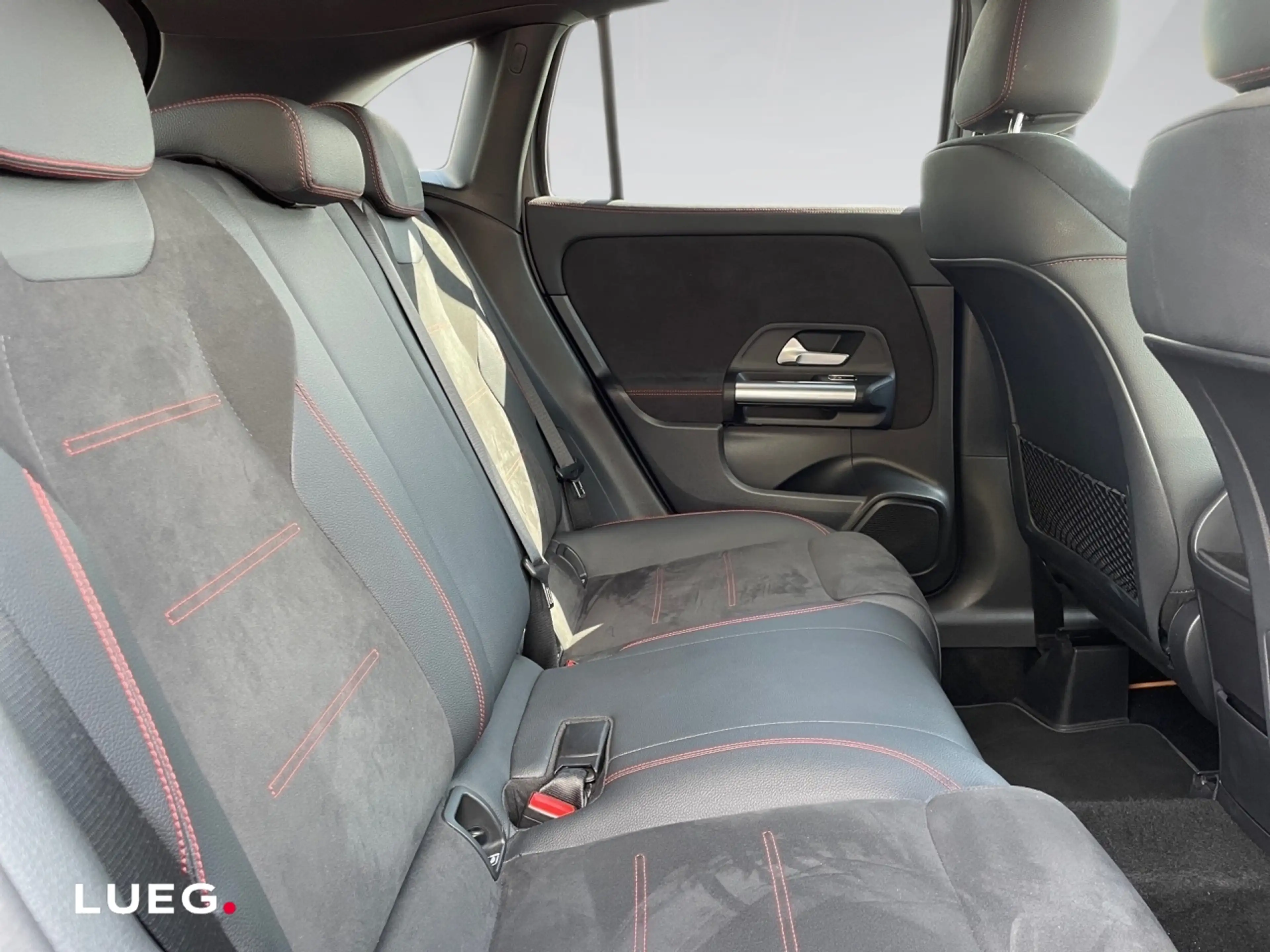 Mercedes-Benz GLA 200 AMG+RÜCKFK+LENKRHZ+KEYLESS+EL HECKKL+LED — photo 13