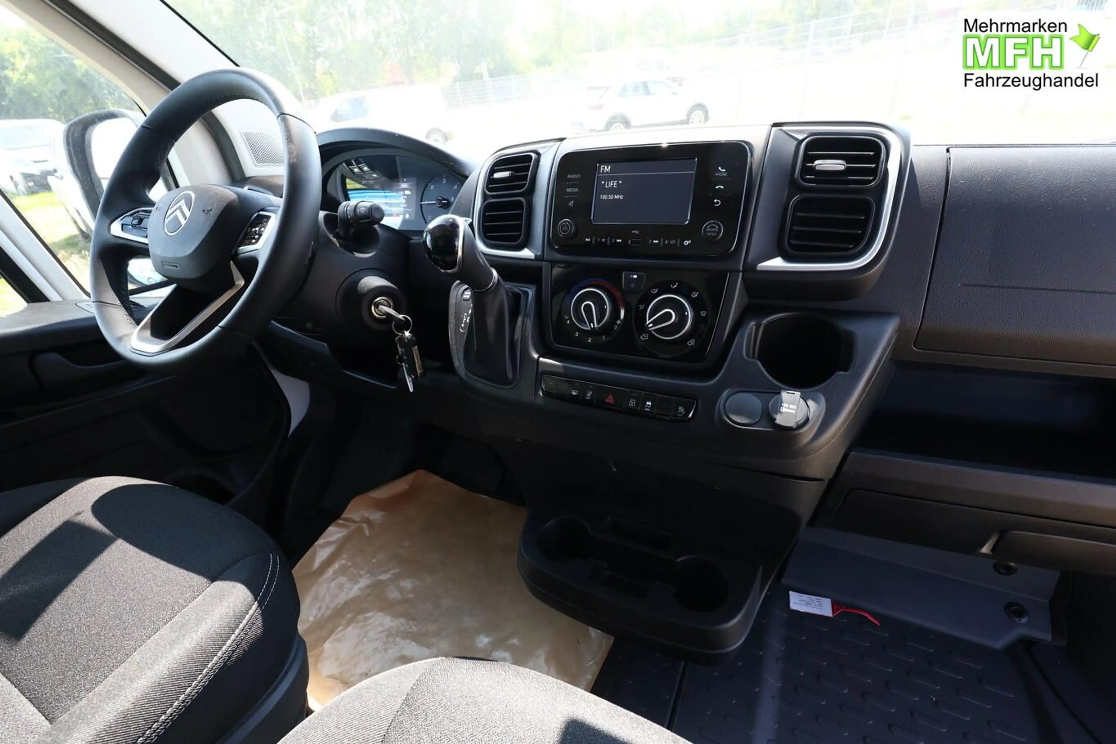 Citroen Jumper 35+ L3H2 AT CarPlay CargoP PremiumC AHK 103 kW ... — photo 8