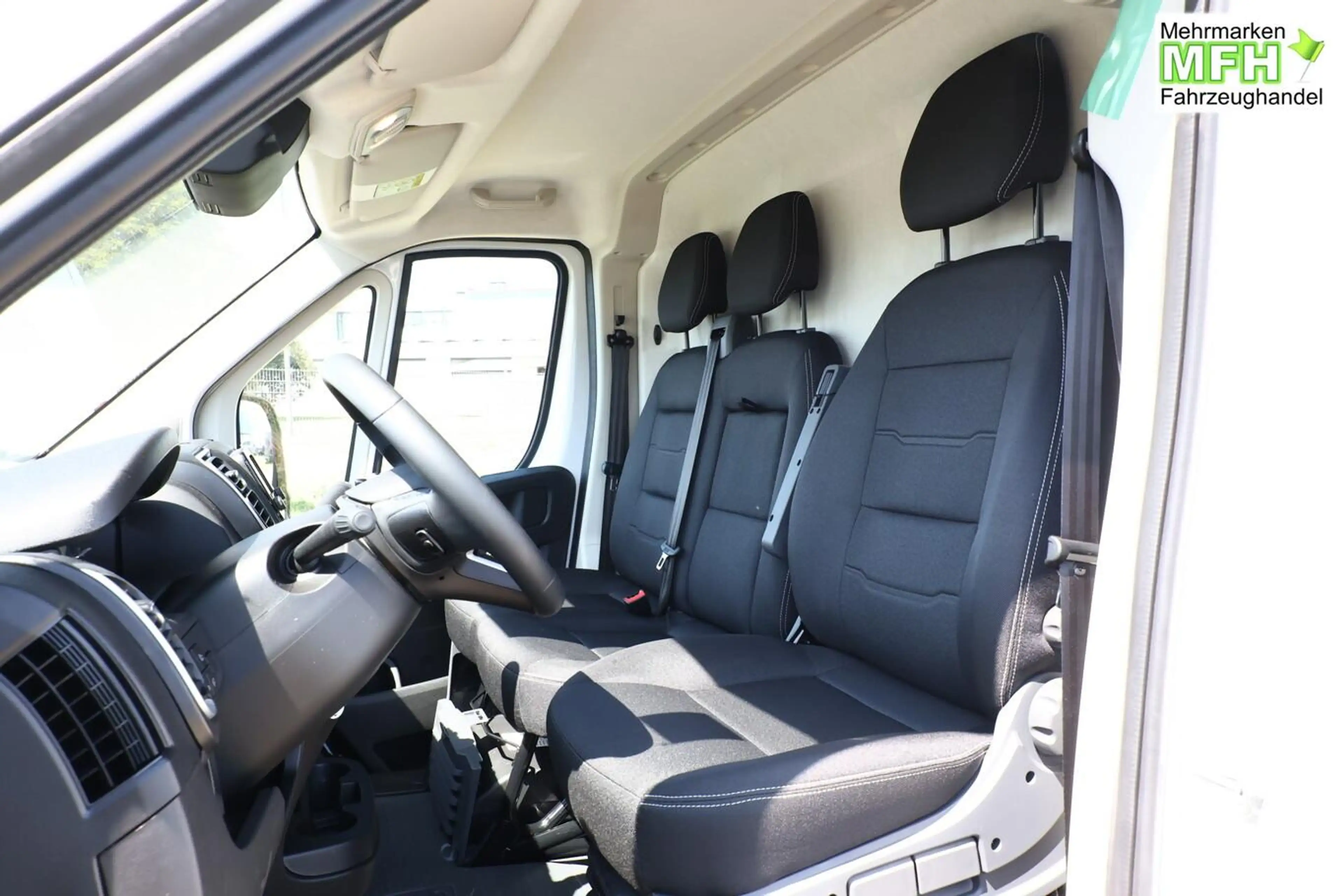 Citroen Jumper 35+ L3H2 AT CarPlay CargoP PremiumC AHK 103 kW ... — photo 5