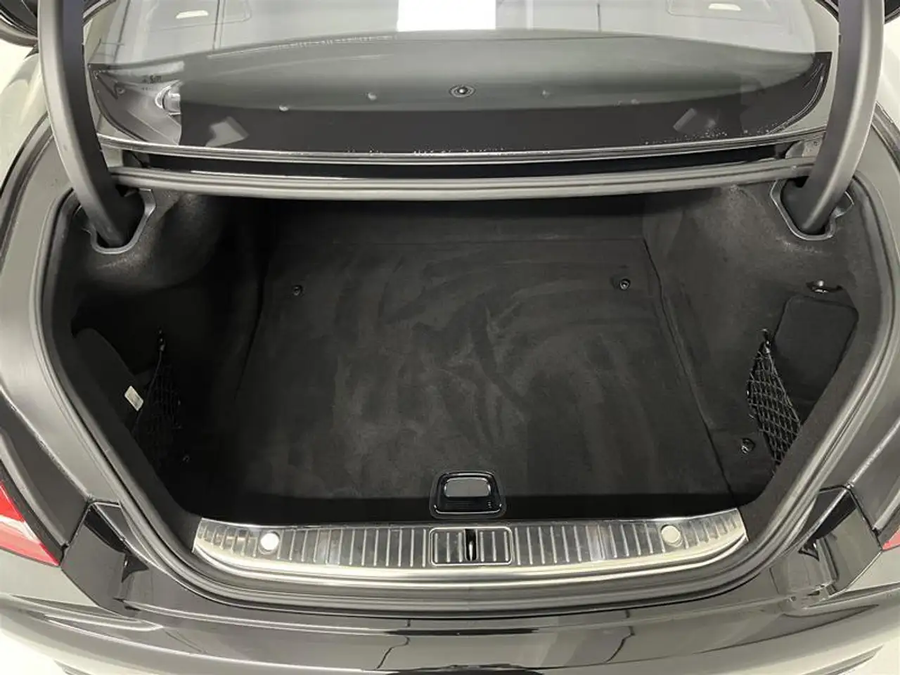 Mercedes-Benz S-Class снимка Mercedes-Benz S-Class
