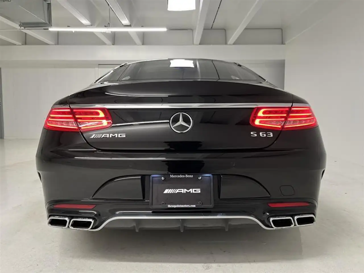Mercedes-Benz S-Class снимка Mercedes-Benz S-Class