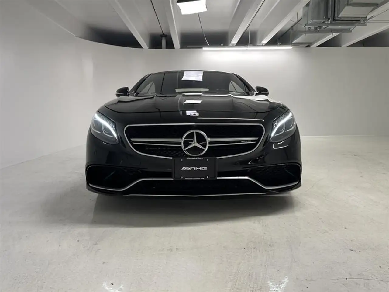 Mercedes-Benz S-Class снимка Mercedes-Benz S-Class