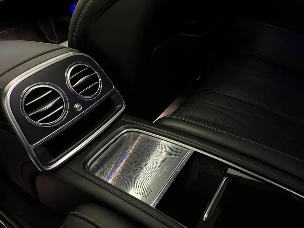 Mercedes-Benz S-Class снимка Mercedes-Benz S-Class