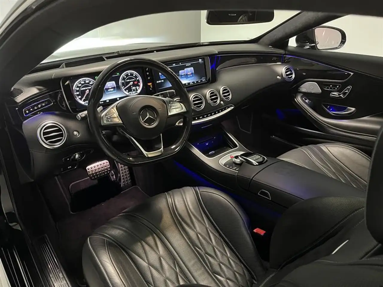 Mercedes-Benz S-Class снимка Mercedes-Benz S-Class