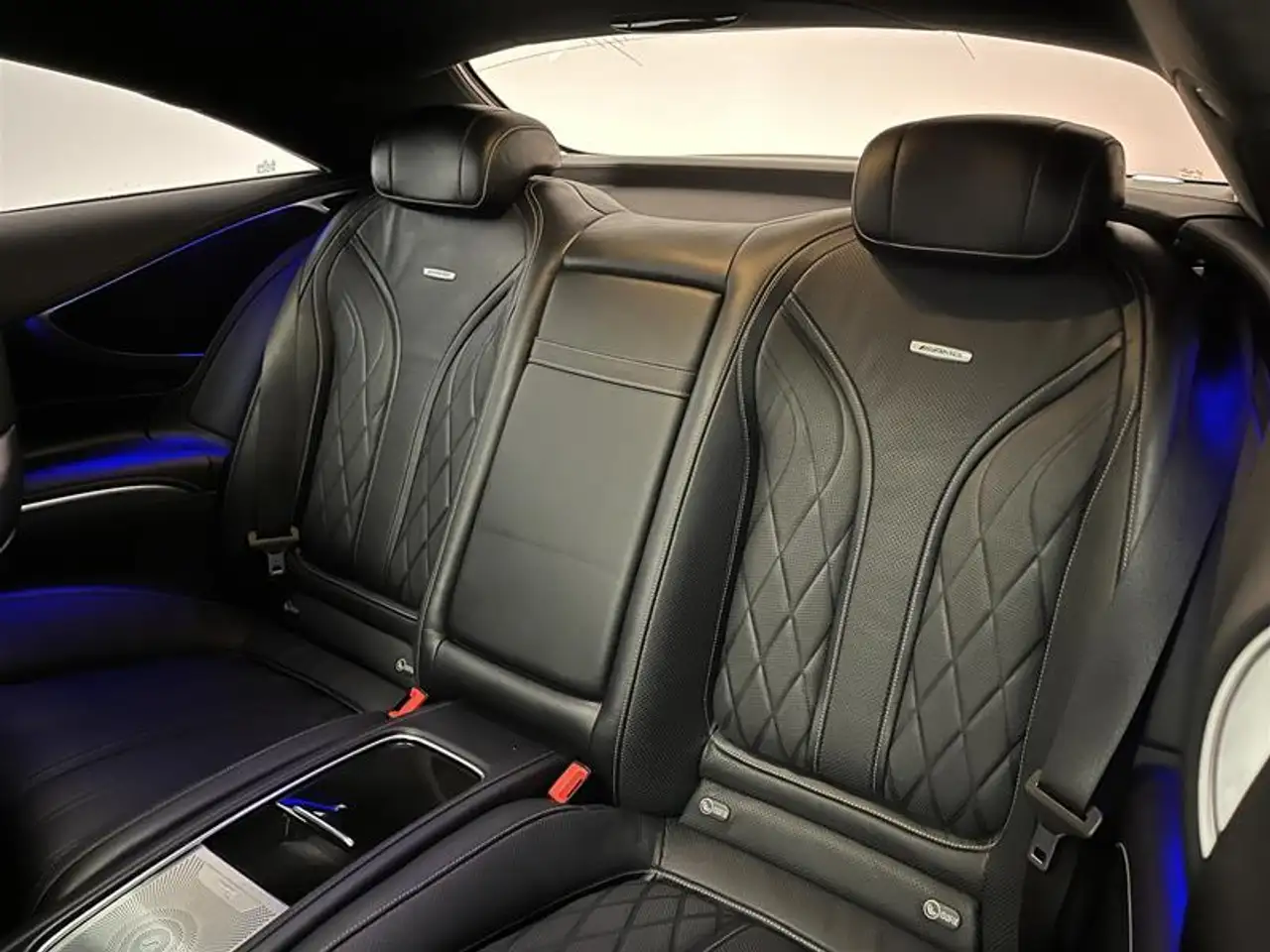 Mercedes-Benz S-Class снимка Mercedes-Benz S-Class