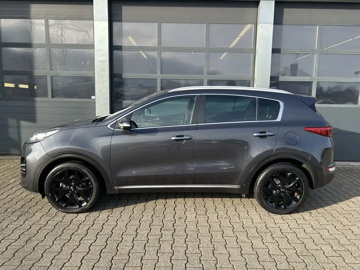 Kia Sportage 1.6 T-GDI 177pk GT-Line First Edition Grau - 2