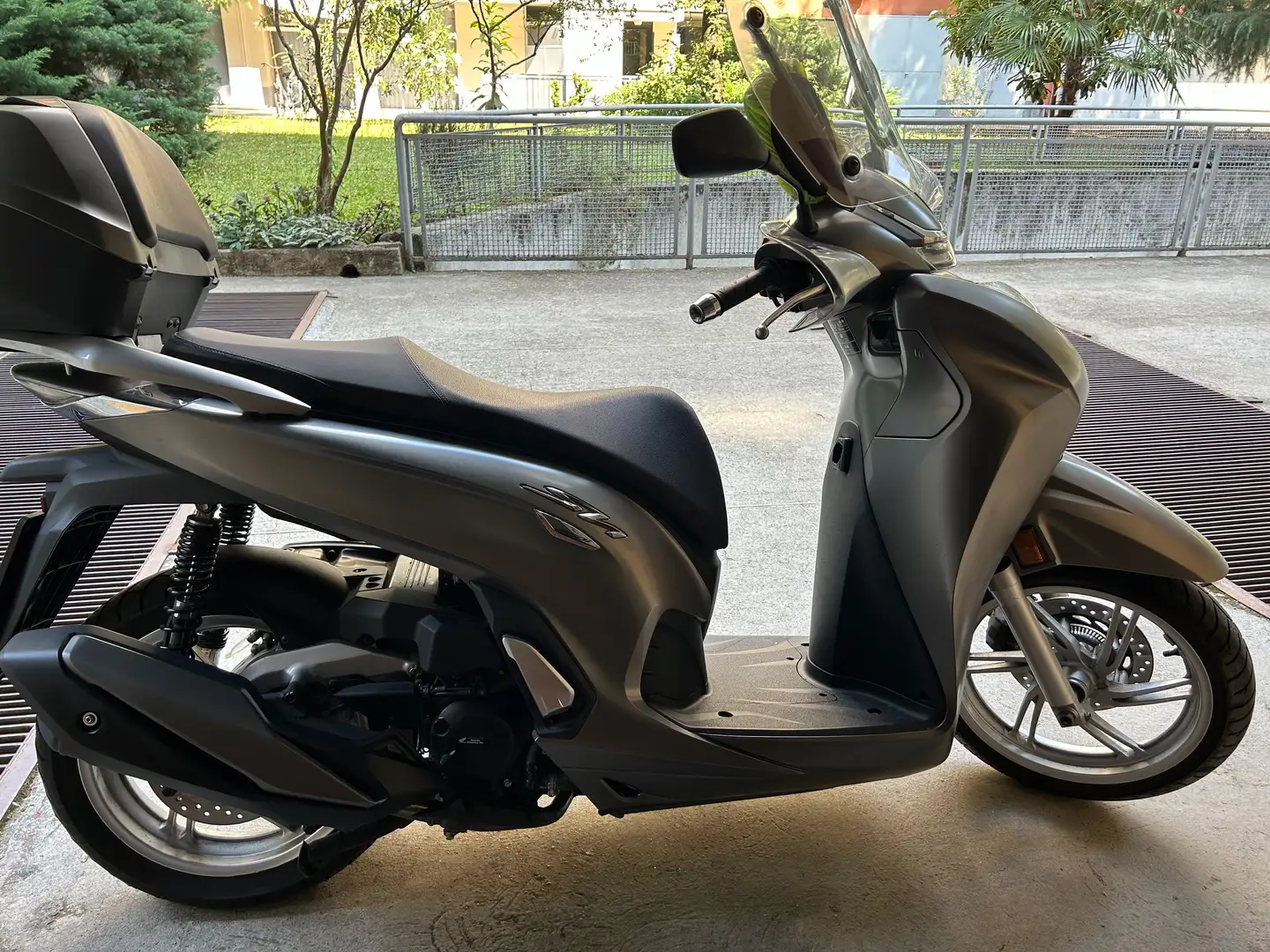 Honda SH 350i Grigio - 1