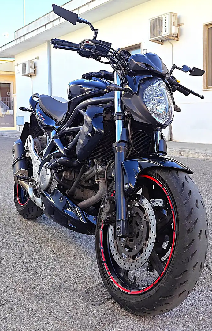 Suzuki Gladius 650 Fekete - 1