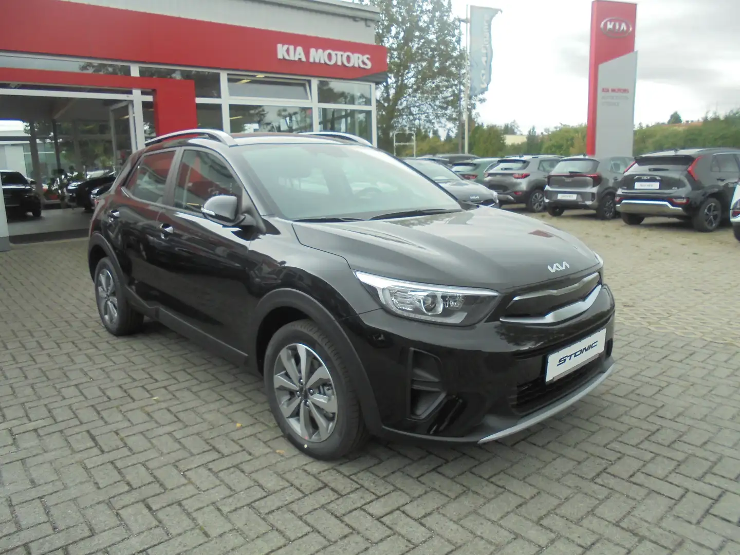 Kia Stonic Vision 1.0T-GDI 6MT Navi STD Schwarz - 2