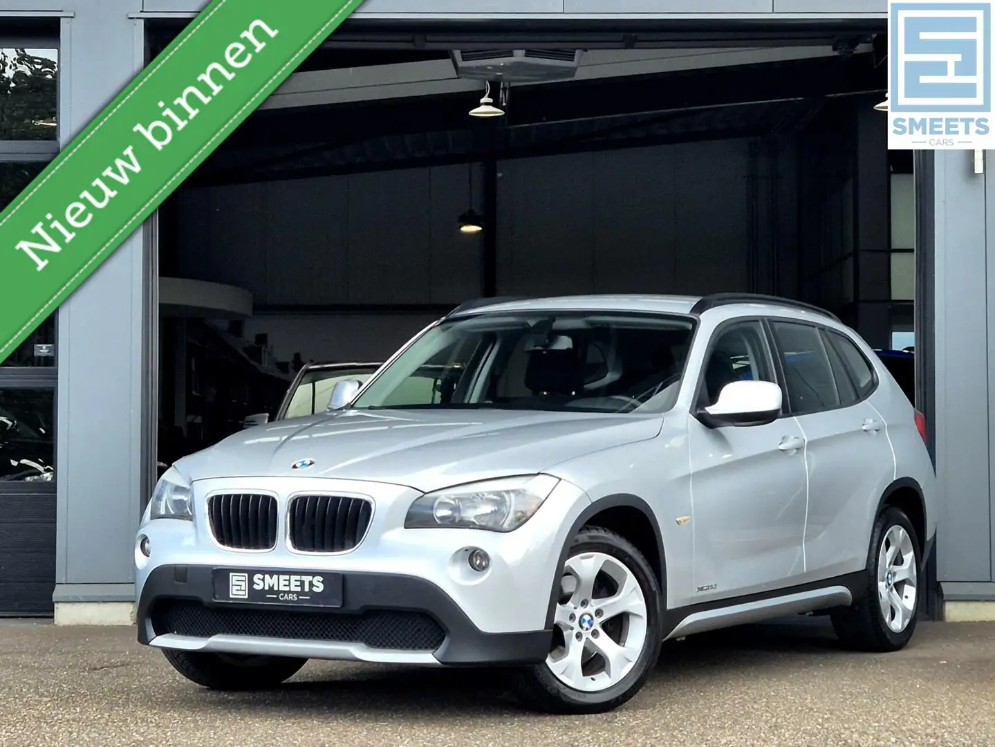 BMW X1 xDrive20i Business 184PK |4WD|Nav|Camera|Clima|Cru Silber - 1