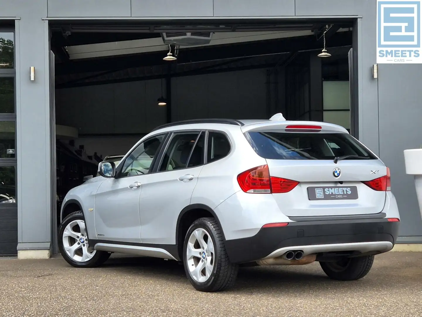 BMW X1 xDrive20i Business 184PK |4WD|Nav|Camera|Clima|Cru Silber - 2