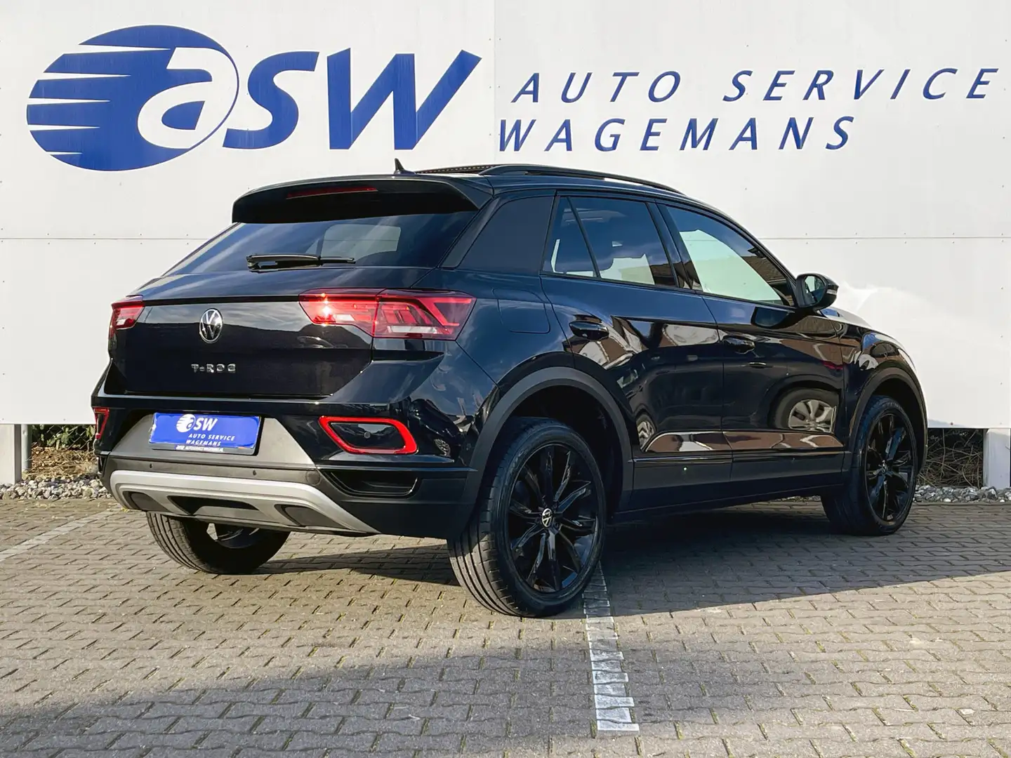 Volkswagen T-Roc 1.5 TSI Style | Pano | CarPlay | ACC | IQ Light | Zwart - 2