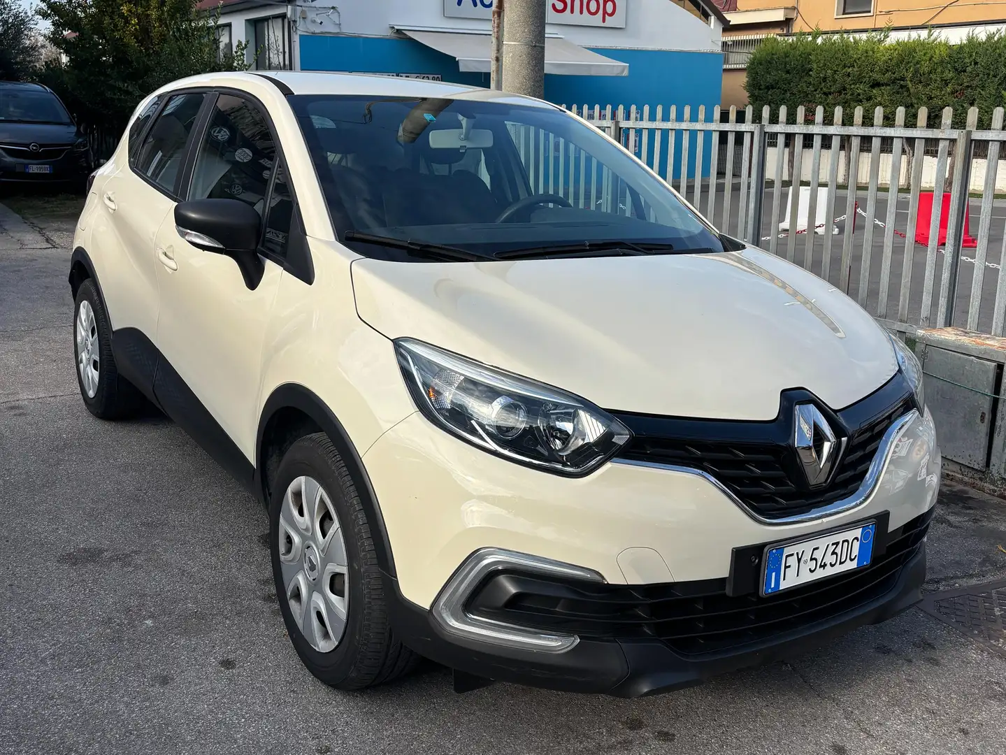 Renault Captur Captur I 0.9 tce Life 90cv my18 NESSUN VINCOLO Beige - 2