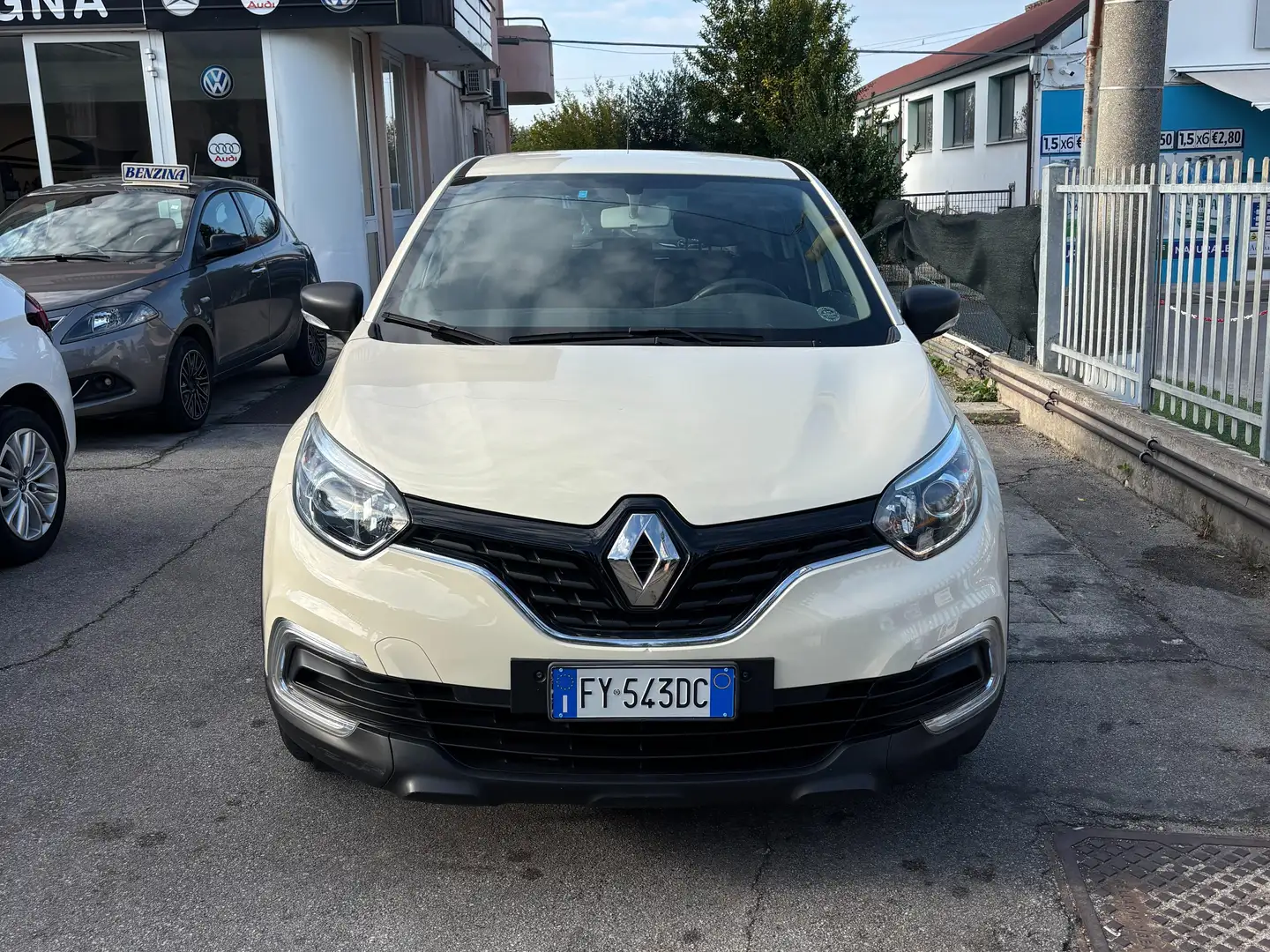 Renault Captur Captur I 0.9 tce Life 90cv my18 NESSUN VINCOLO Beige - 1