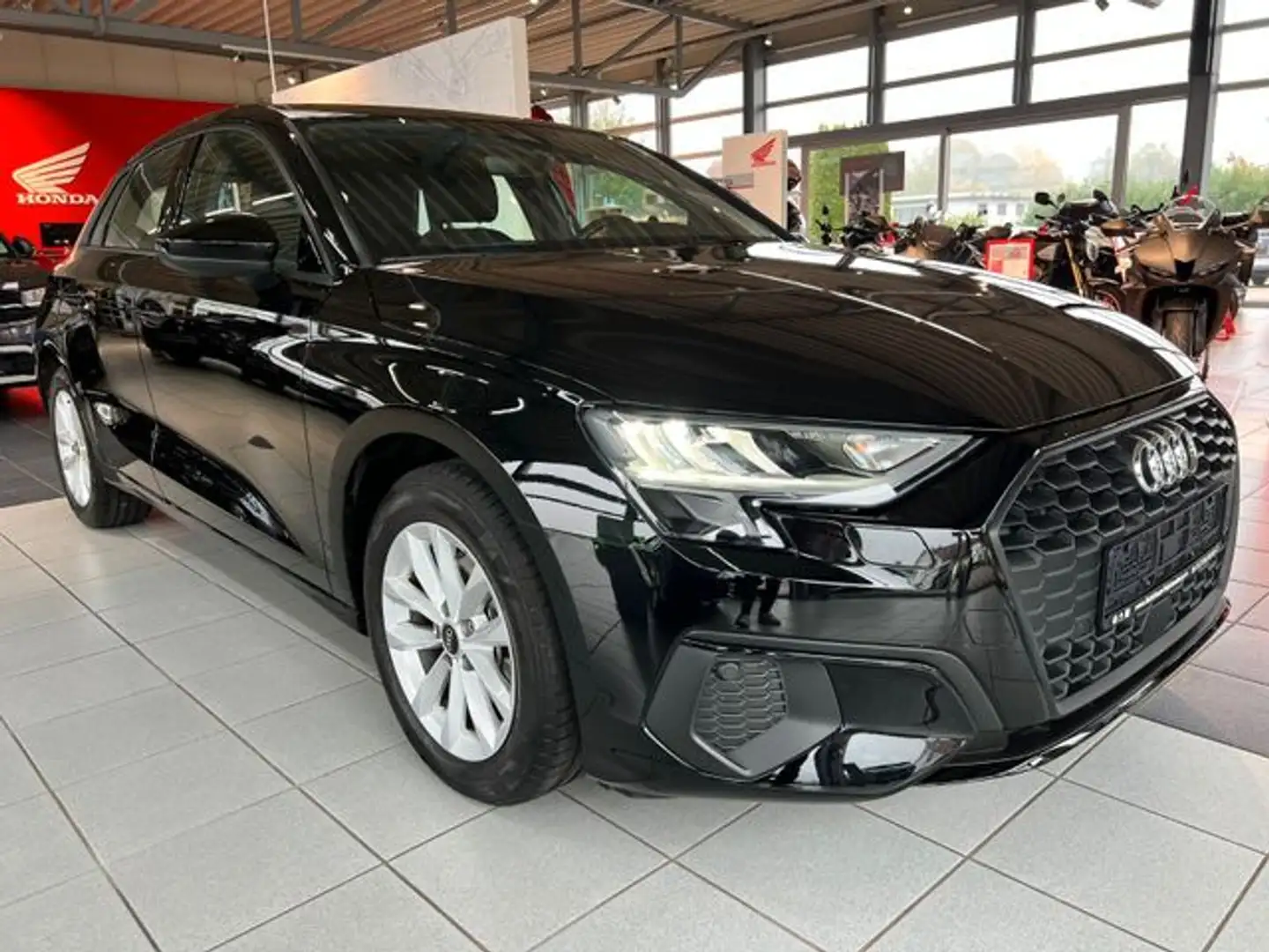 Audi A3 Sportback 35 TFSI CarPlay Sitzheizung PDC Sportba - 2