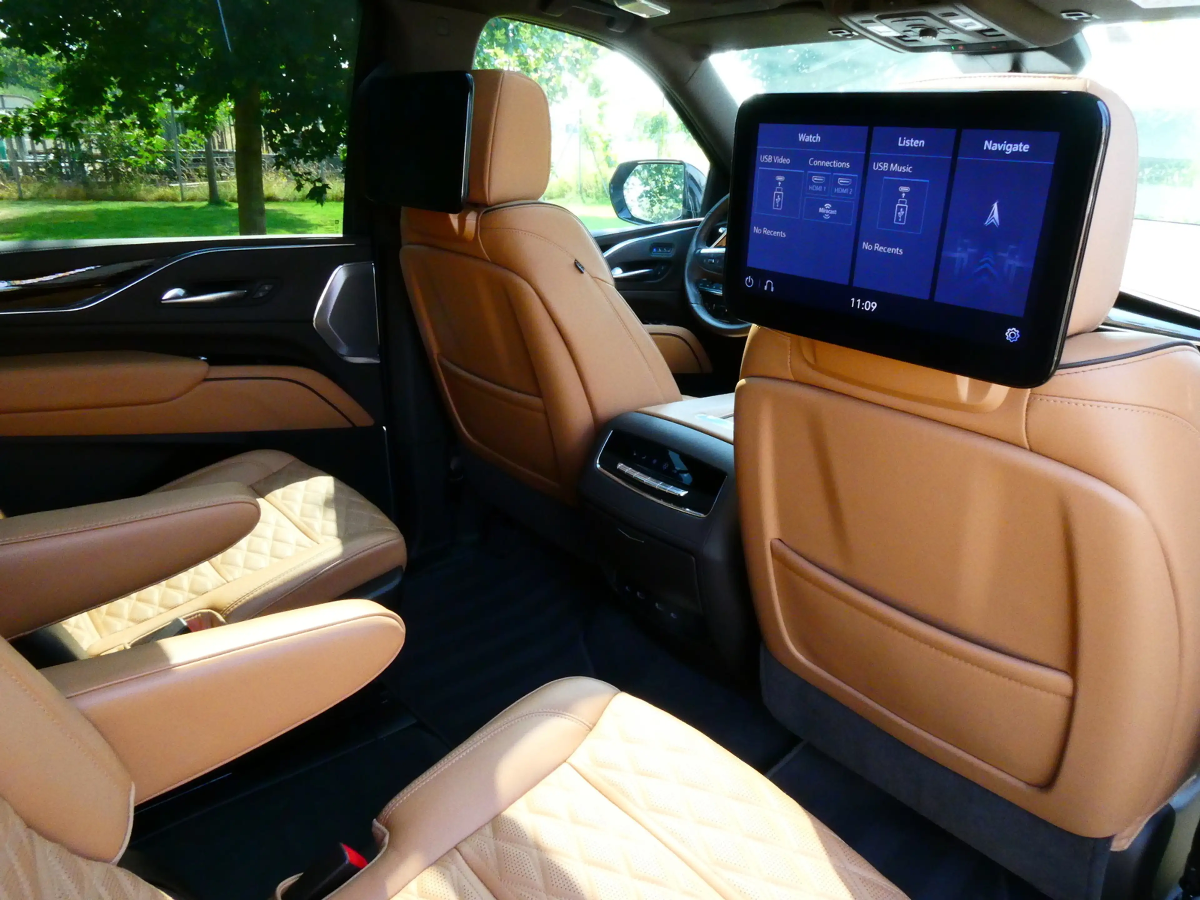 Cadillac Escalade 6.2 V8 LONG VOLL PANO+7SI+ENTERT — photo 11