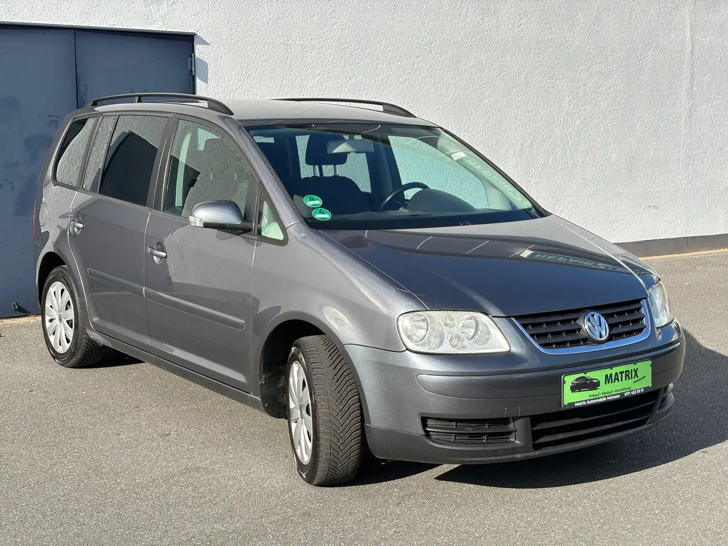 Volkswagen Touran Trendline Gris - 2