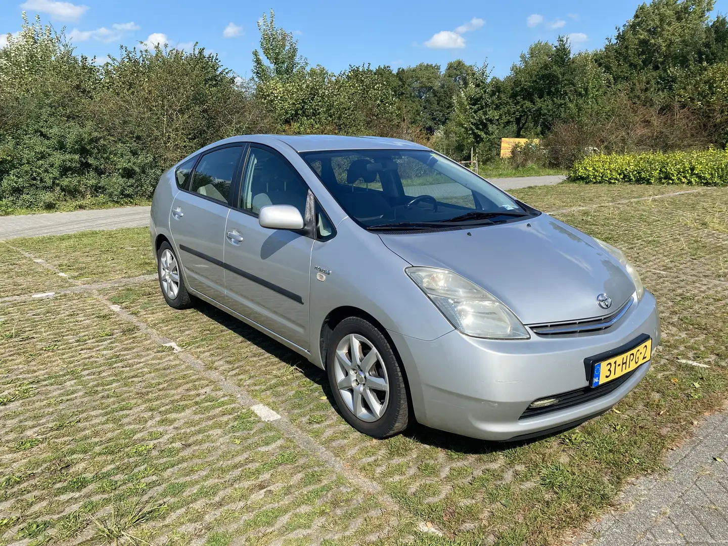 Toyota Prius (Hybrid) Sol - 1