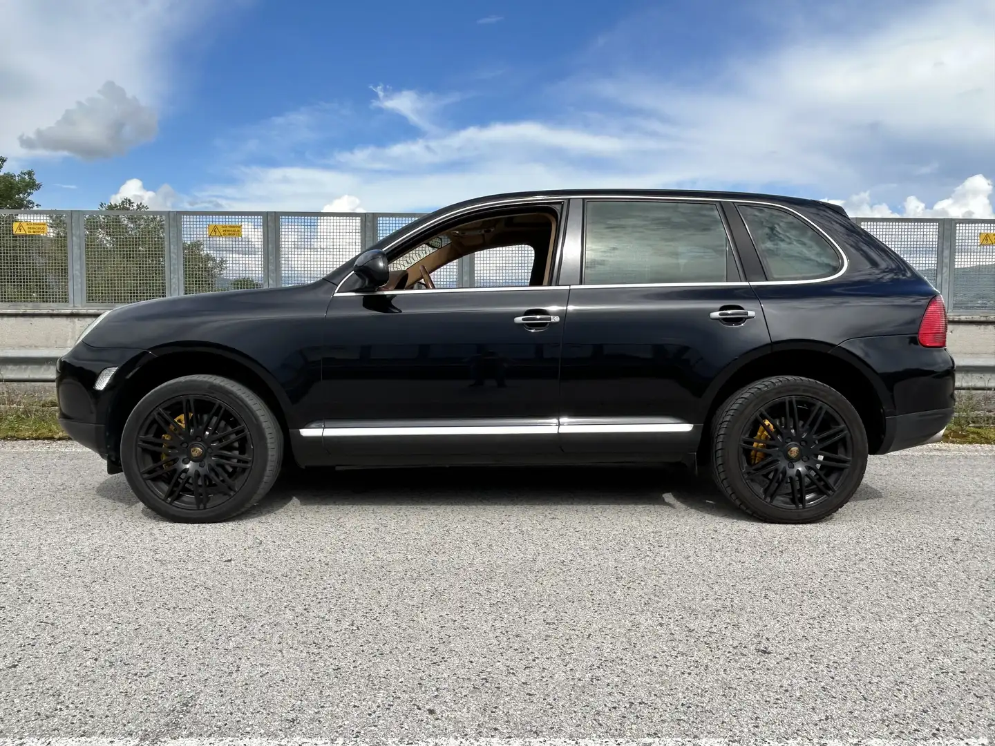 Porsche Cayenne Cayenne S 4.5 - 8 cil - GPL - full Чорний - 1