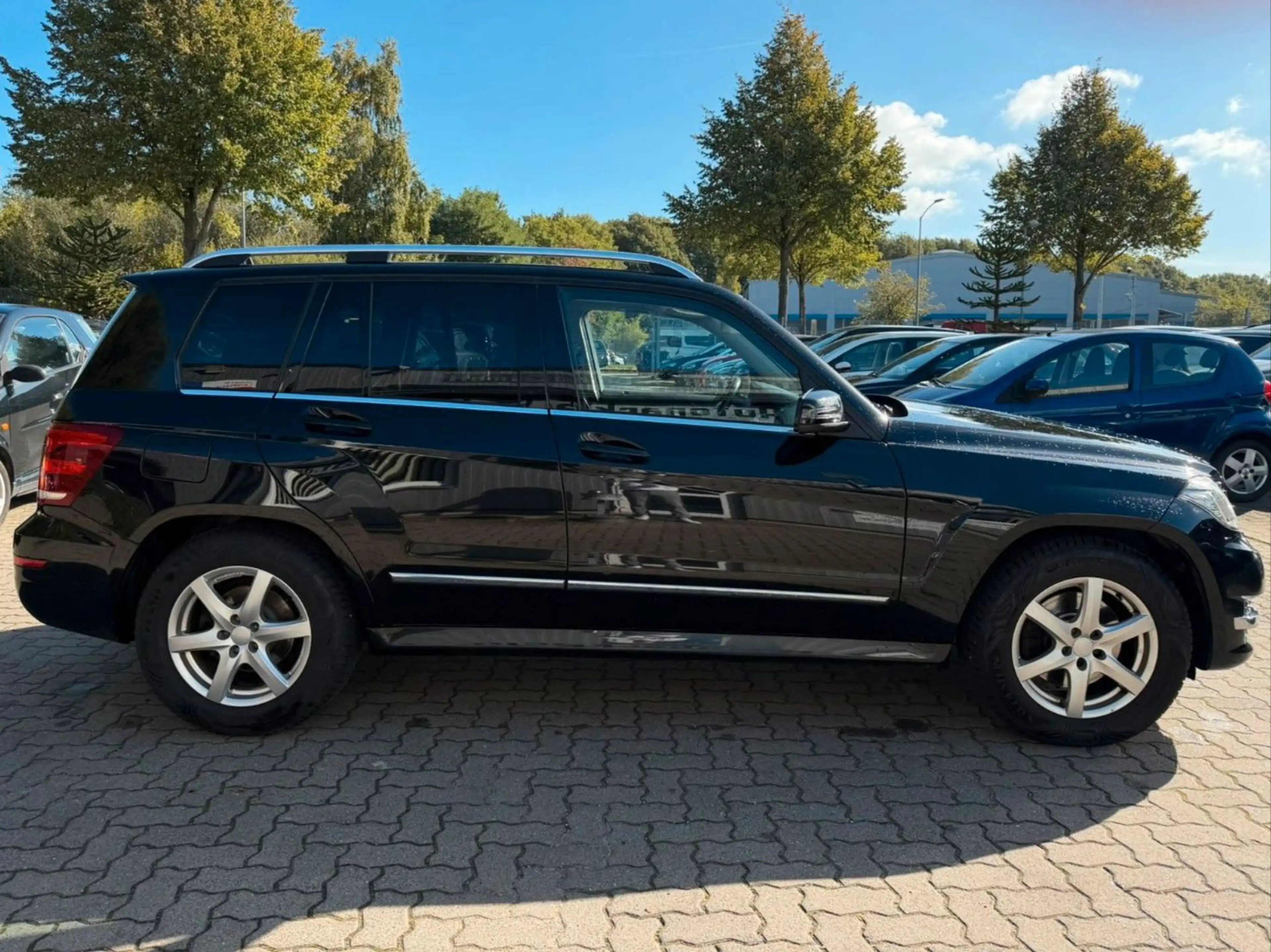 Mercedes-Benz GLK 200 CDI AHK°PDC°SZHG°NAVVI°ALLWETTER°17"ALU! — photo 4