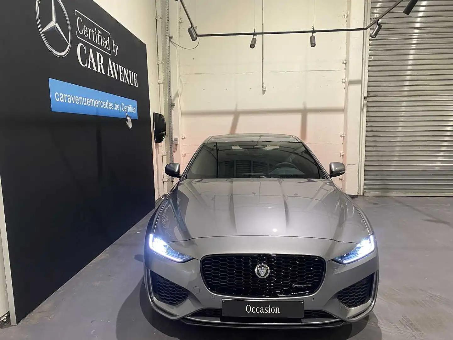 Jaguar XE R-DYNAMIC Szary - 2