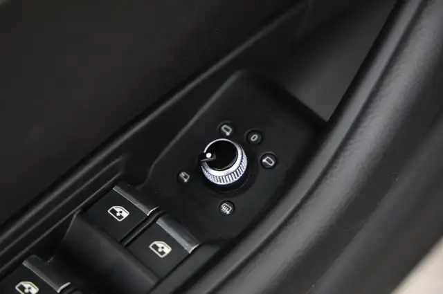 Audi A4 view 9