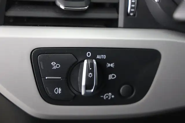 Audi A4 view 10