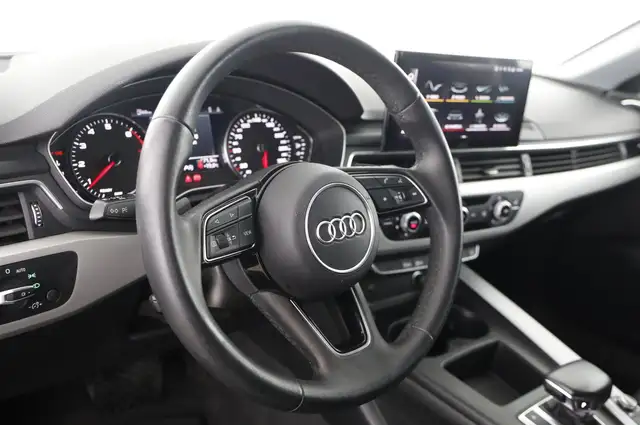 Audi A4 view 11