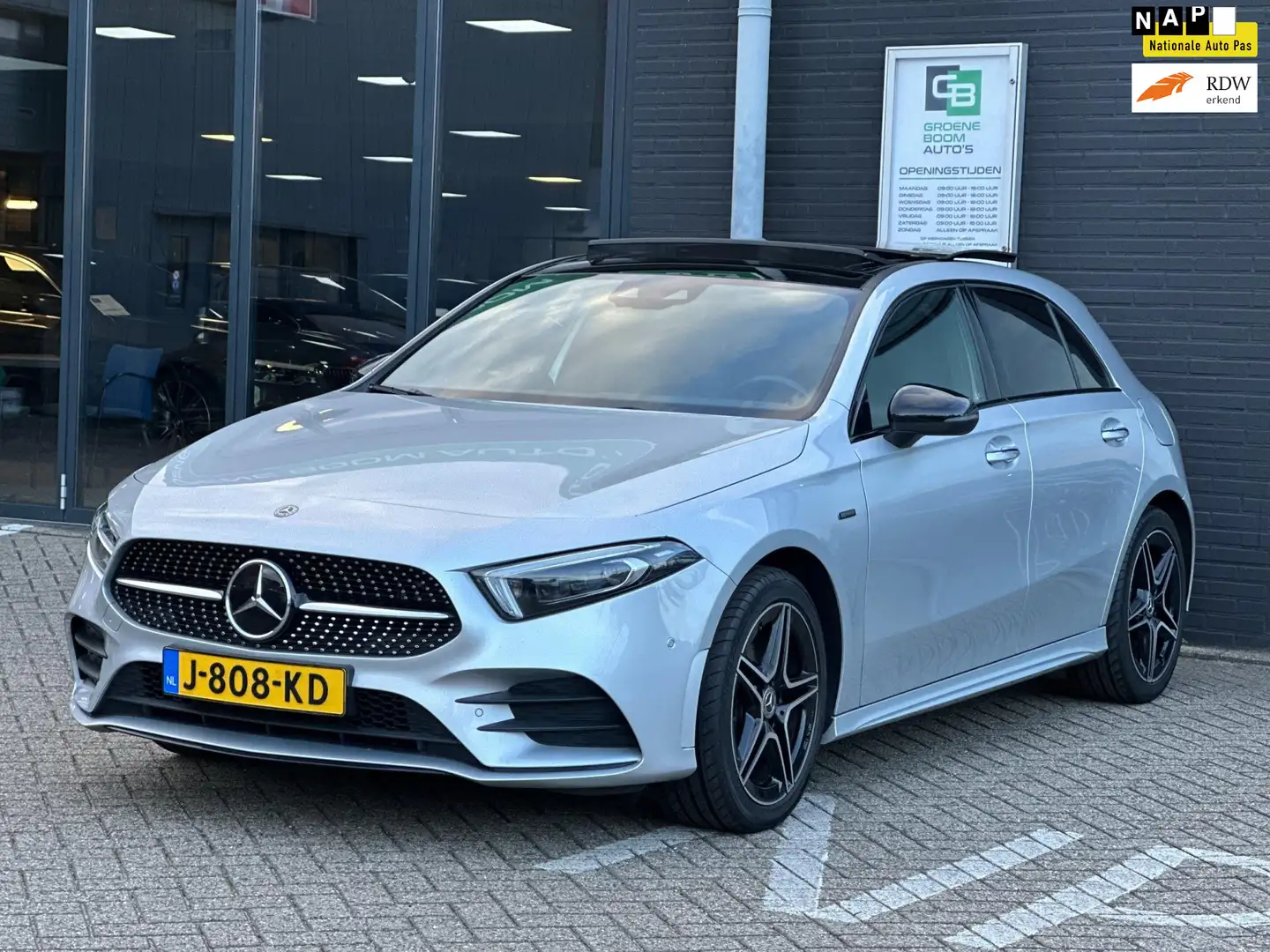 Mercedes-Benz A 250 e Business Solution AMG Limited/SFEERLICHTING/PANO Grau - 1