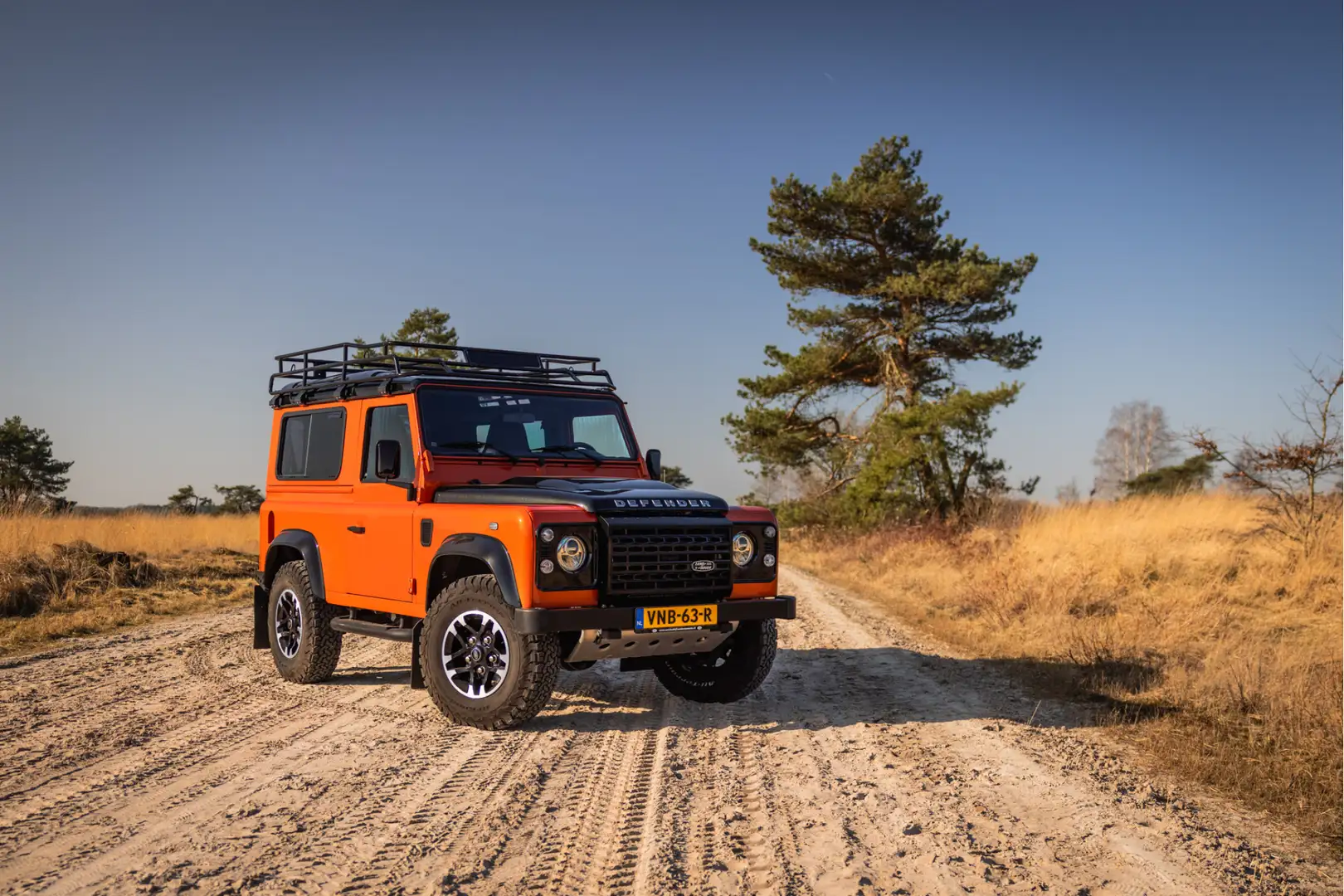 Land Rover Defender 2.2 Tdci Adventure Limited Edition 4 persoons uitv Oranje - 1