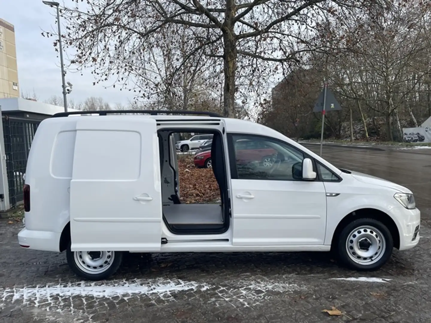 Volkswagen Caddy 2.0TDI DSG 4Motion Maxi Weiß - 1