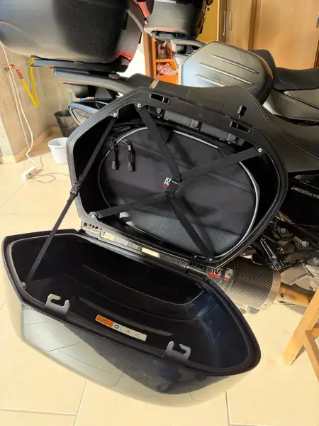 Kawasaki GTR 1400 - foto 8